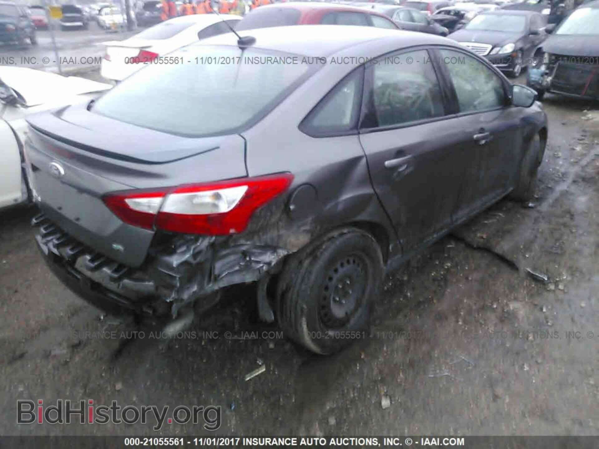 2012 Ford Focus - VIN: 1FAHP3F21CL233810 - Photo 4
