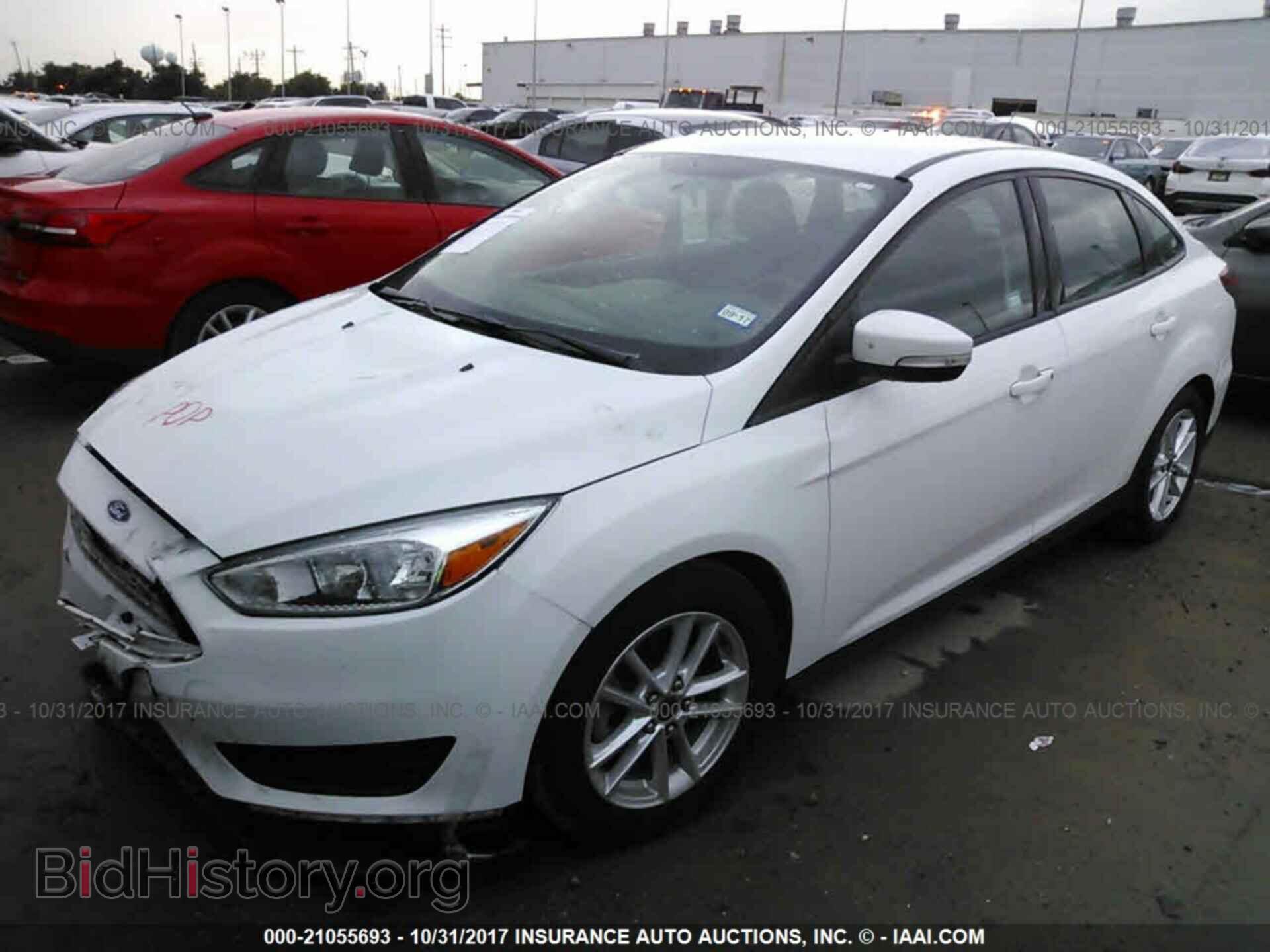 2016 Ford Focus - VIN: 1FADP3F29GL213731 - Photo 2
