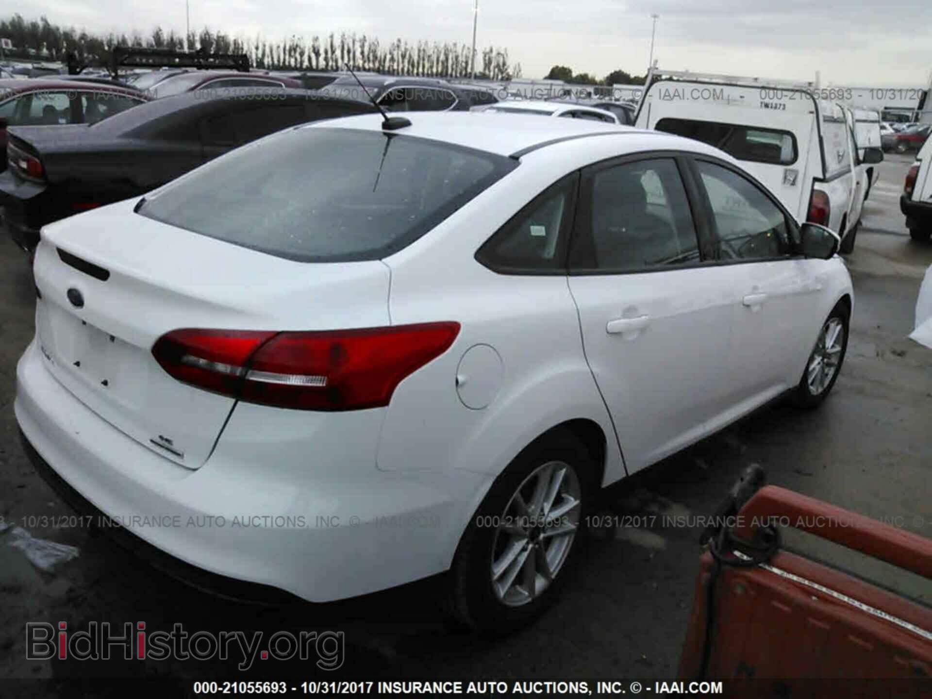 2016 Ford Focus - VIN: 1FADP3F29GL213731 - Photo 4