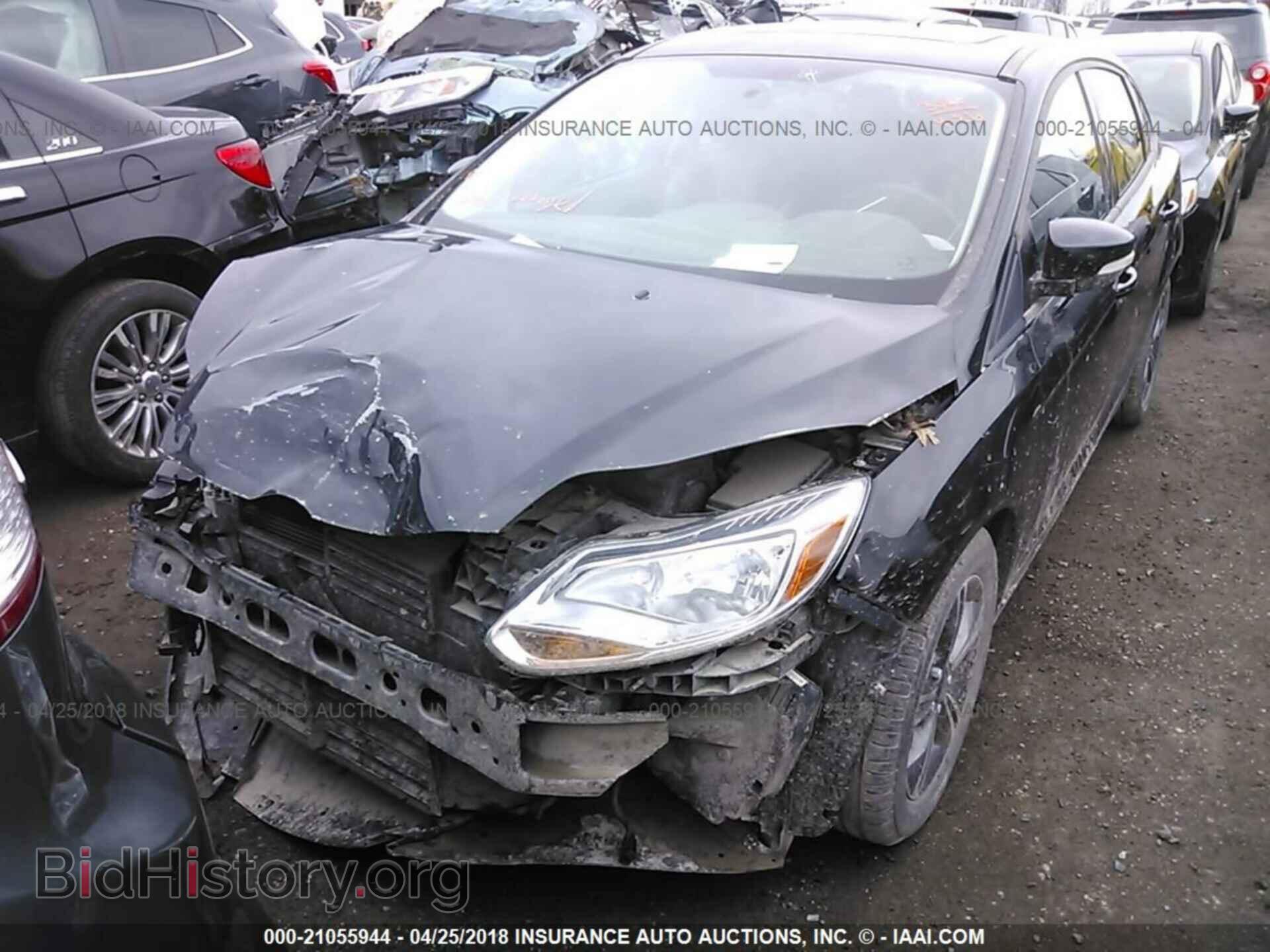 2014 Ford Focus - VIN: 1FADP3F24EL450933 - Фото 2