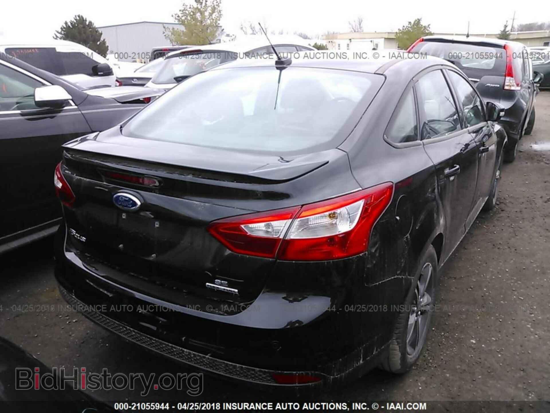 2014 Ford Focus - VIN: 1FADP3F24EL450933 - Фото 4
