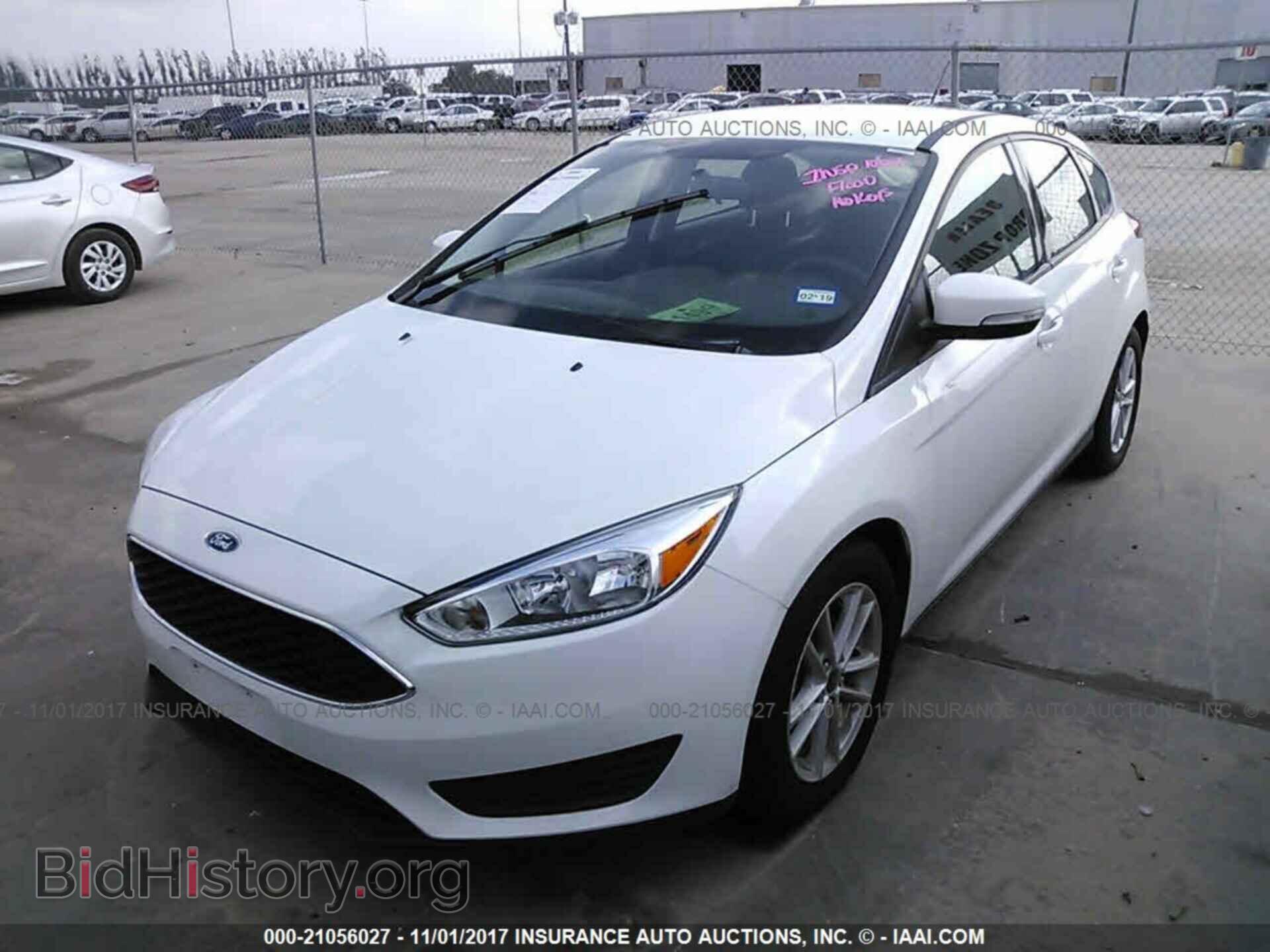 2017 Ford Focus - VIN: 1FADP3K24HL231495 - Photo 2