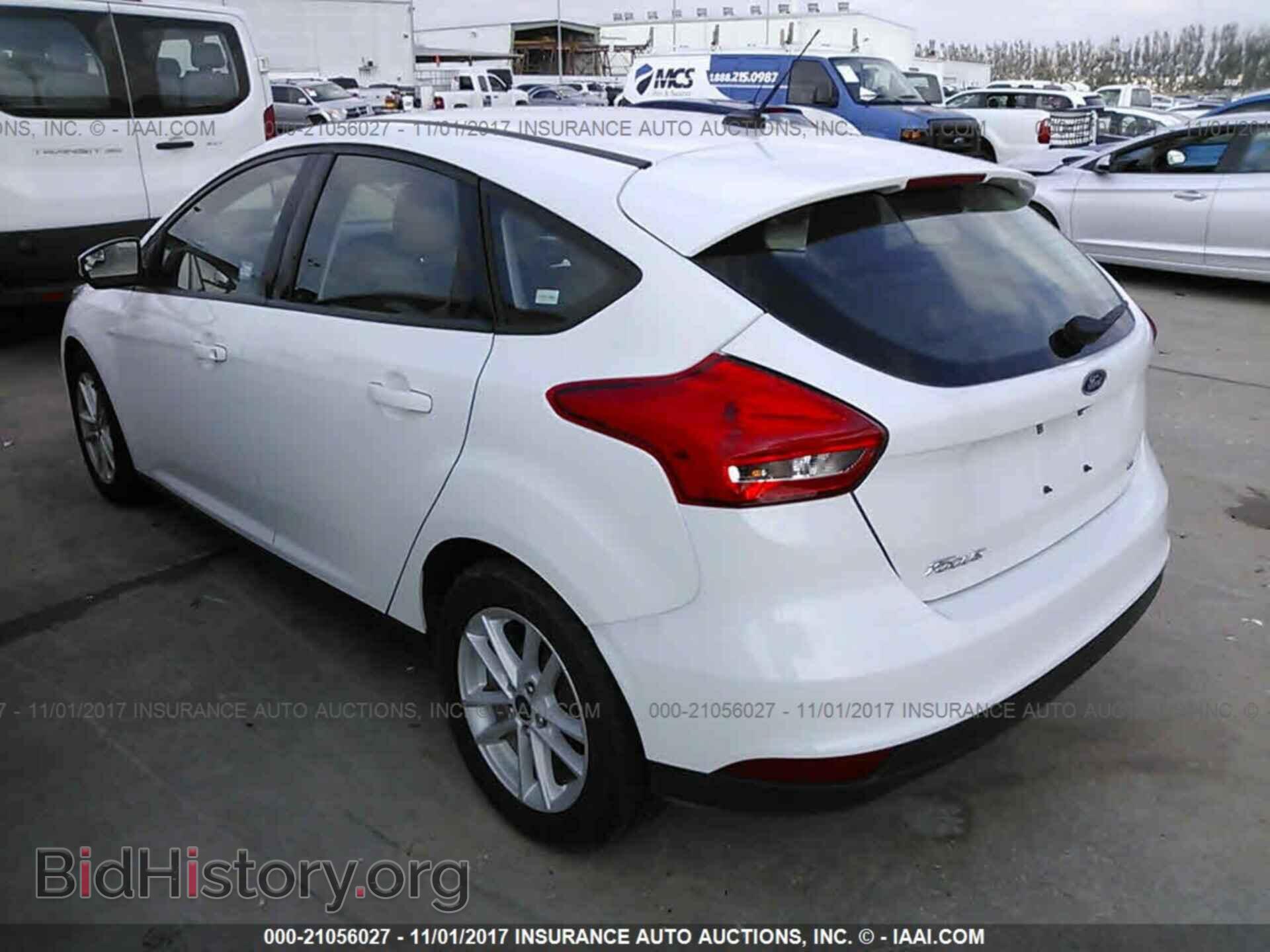 2017 Ford Focus - VIN: 1FADP3K24HL231495 - Photo 3