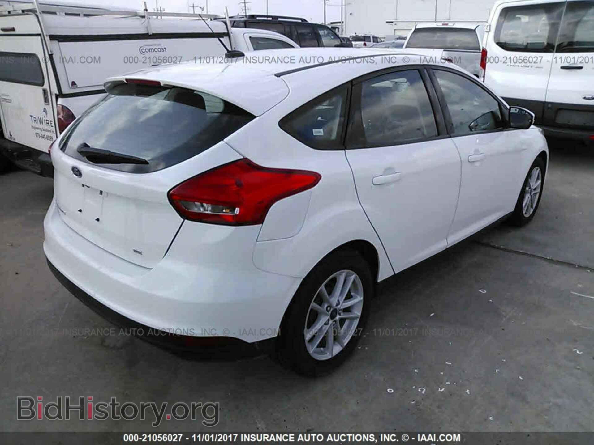2017 Ford Focus - VIN: 1FADP3K24HL231495 - Photo 4