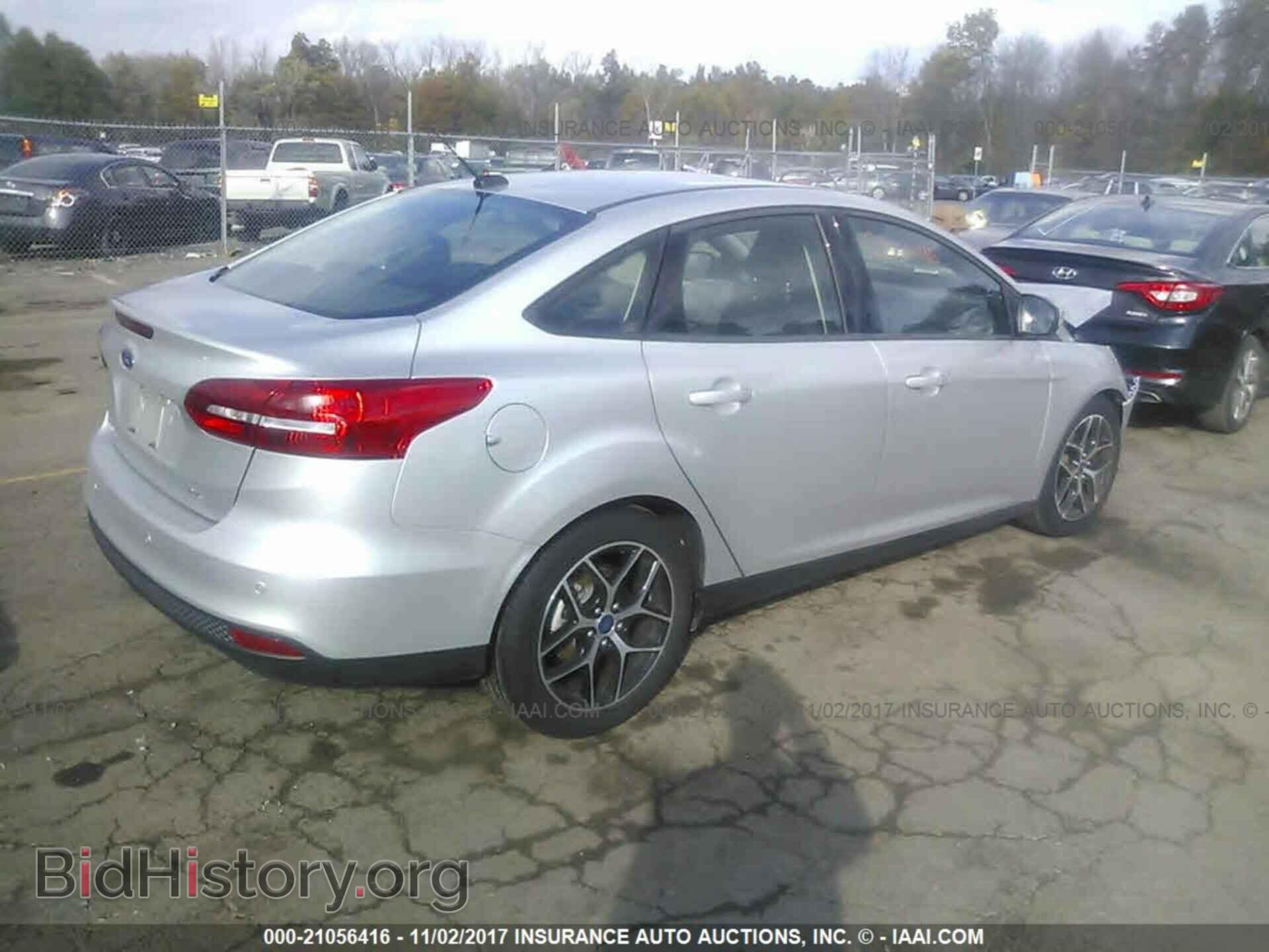 2017 Ford Focus - VIN: 1FADP3H2XHL207578 - Photo 4