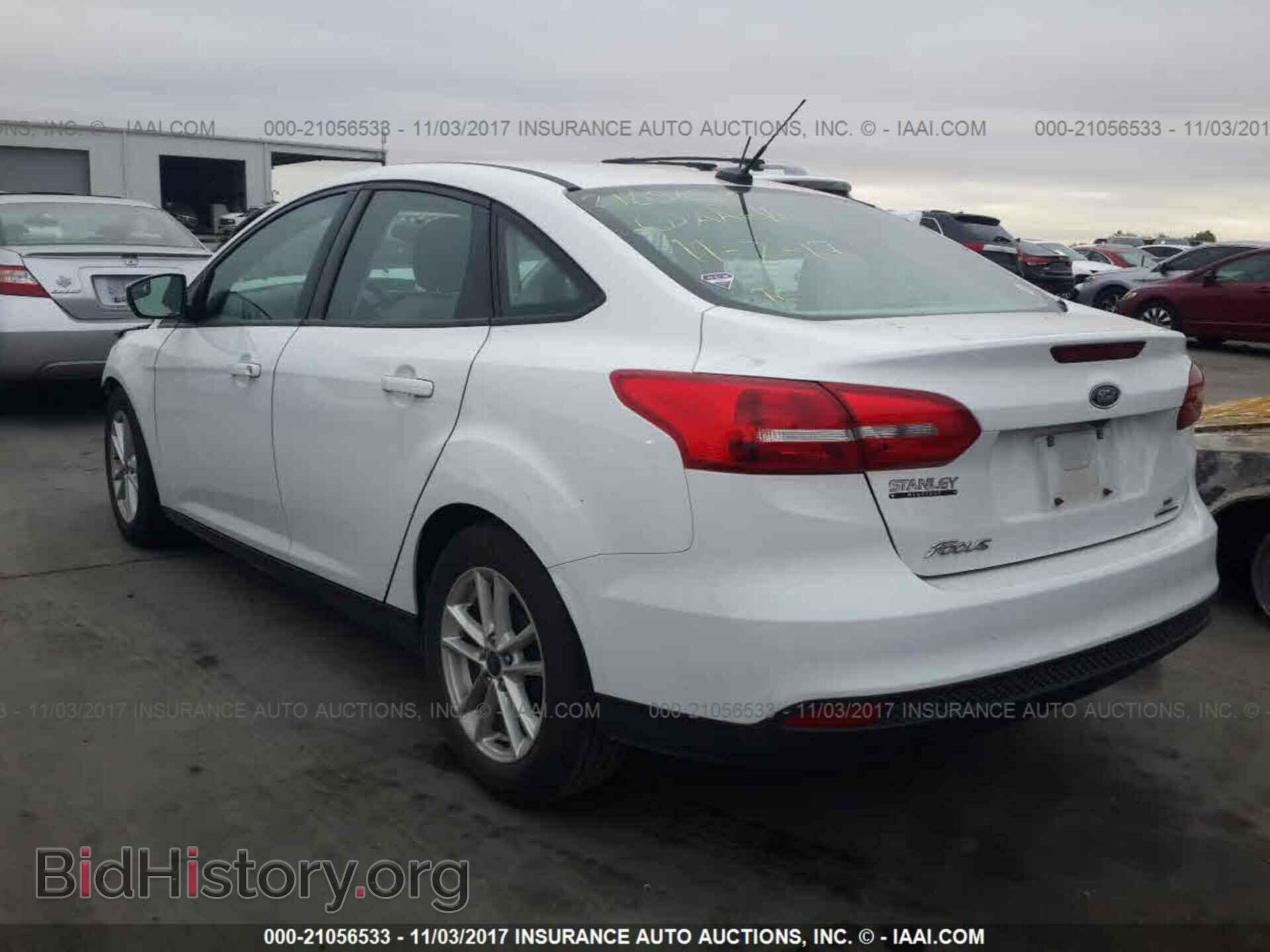 2016 Ford Focus - VIN: 1FADP3F24GL310058 - Photo 3