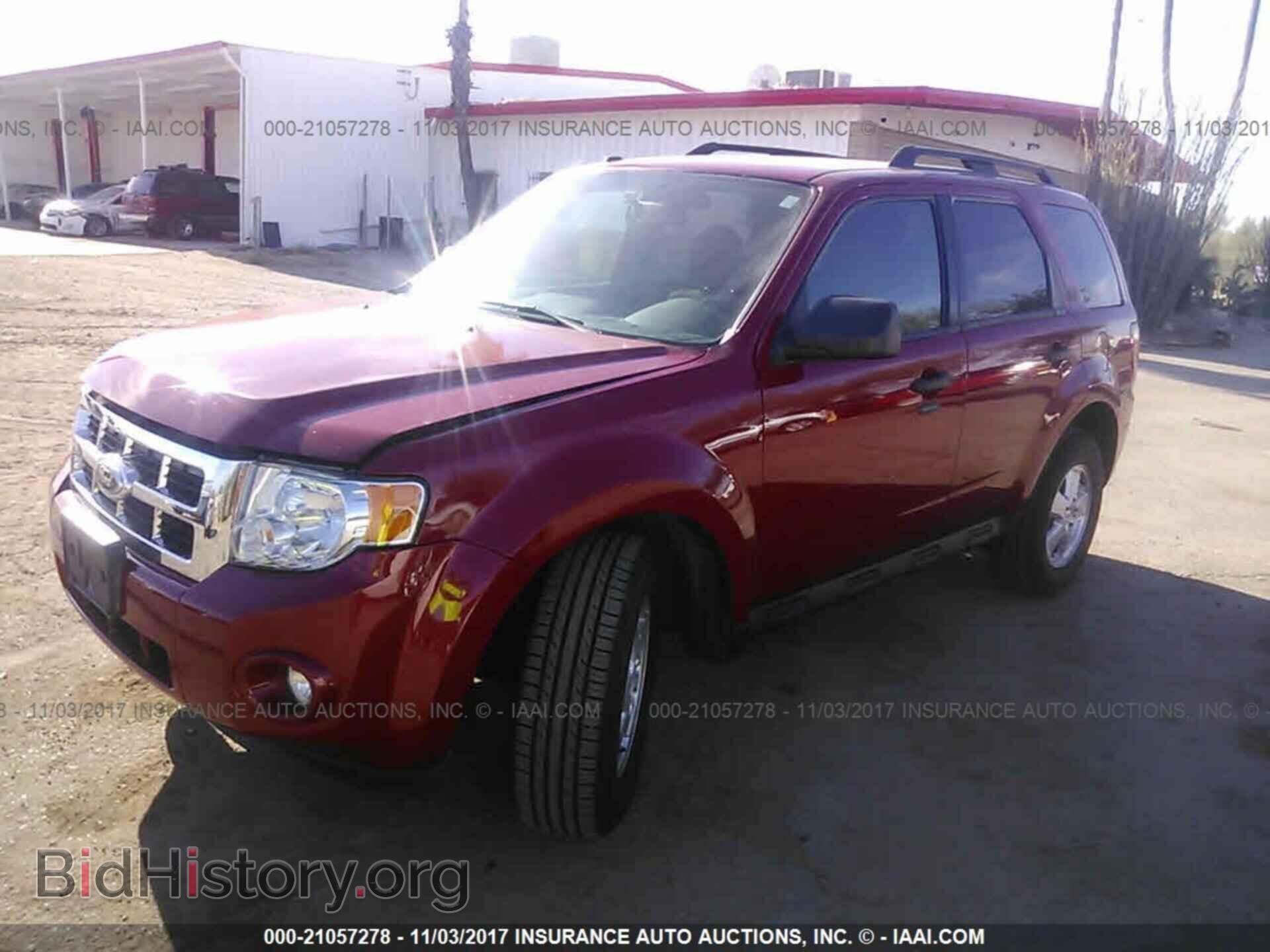 2011 Ford Escape - VIN: 1FMCU0DG9BKC52843 - Photo 2
