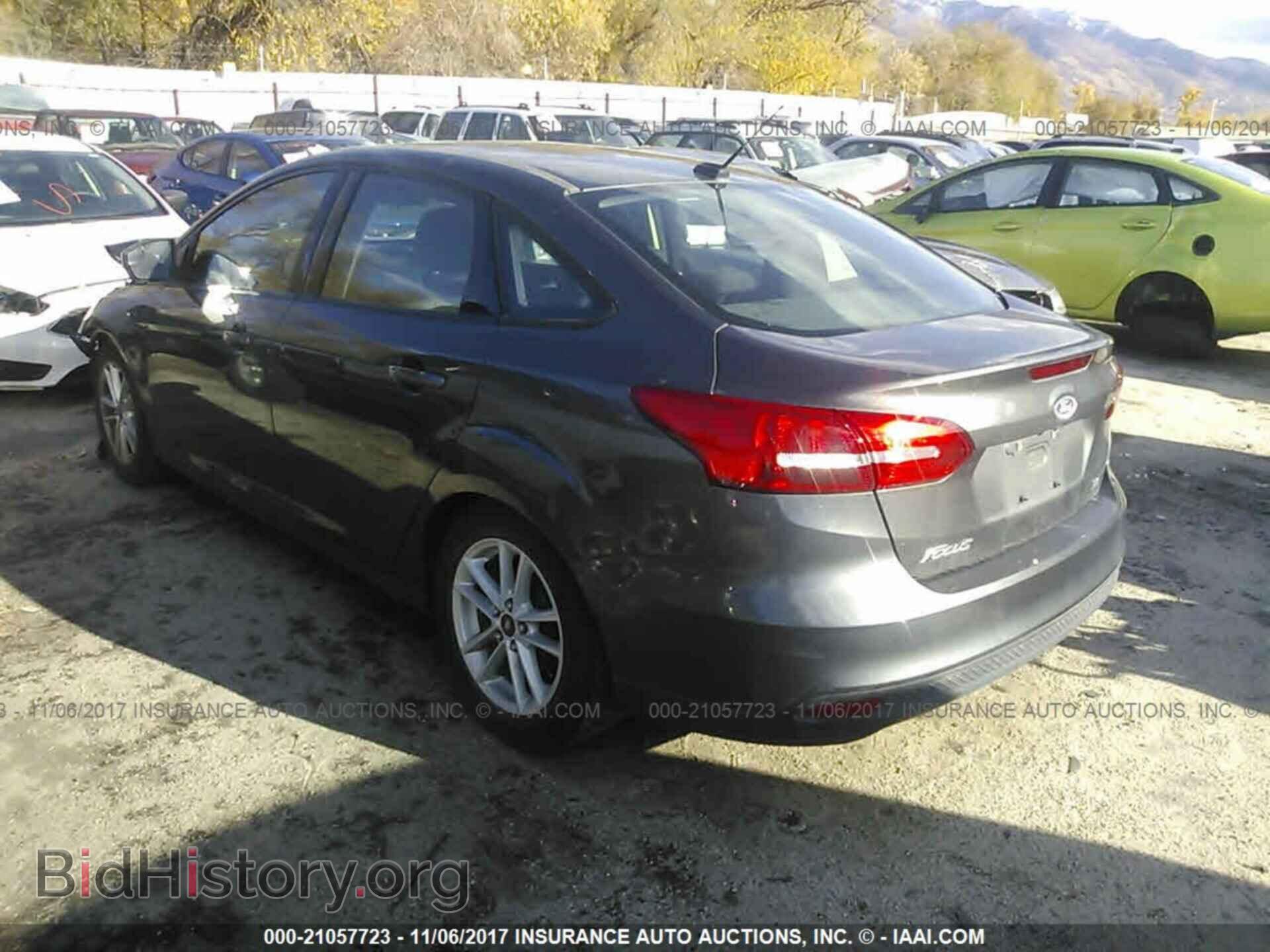 2015 Ford Focus - VIN: 1FADP3F27FL317374 - Photo 3