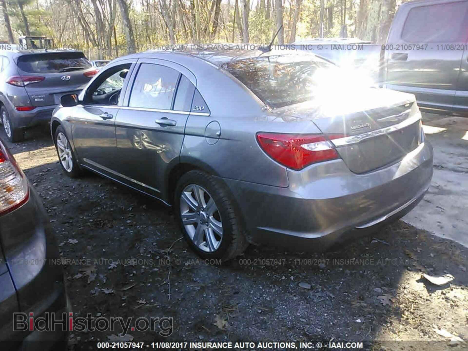 2013 Chrysler 200 - VIN: 1C3CCBAB4DN698173 - Фото 3
