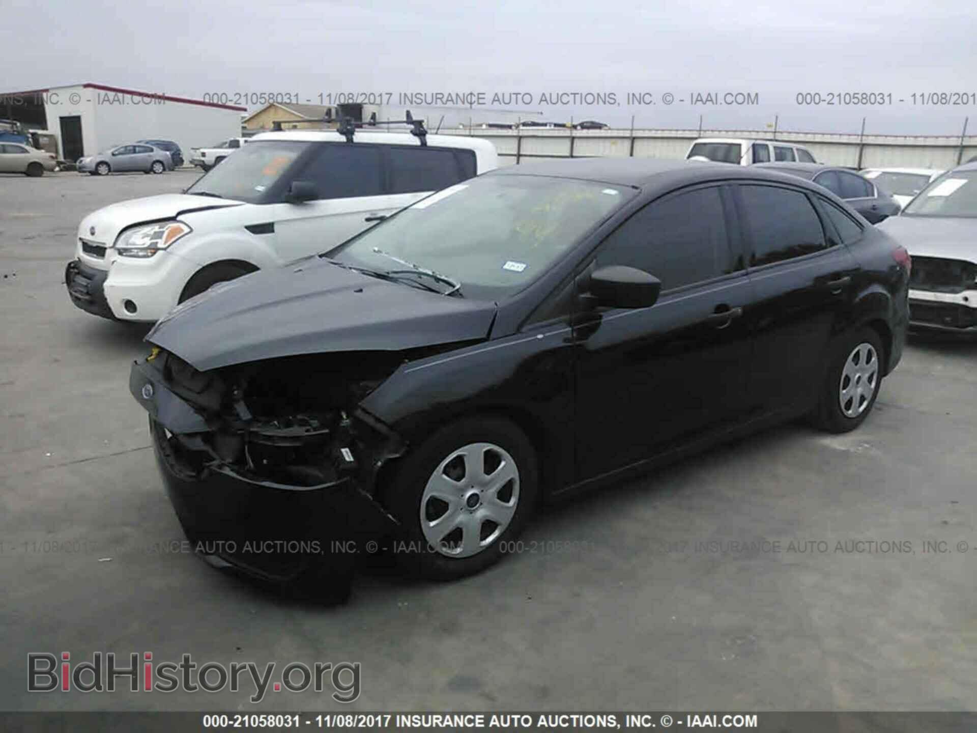 2015 Ford Focus - VIN: 1FADP3E26FL323376 - Photo 2