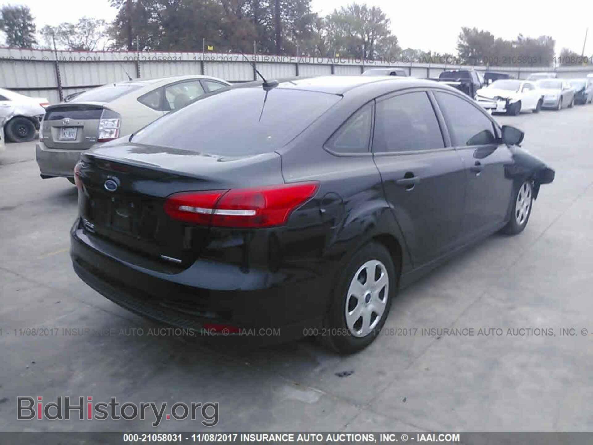 2015 Ford Focus - VIN: 1FADP3E26FL323376 - Photo 4