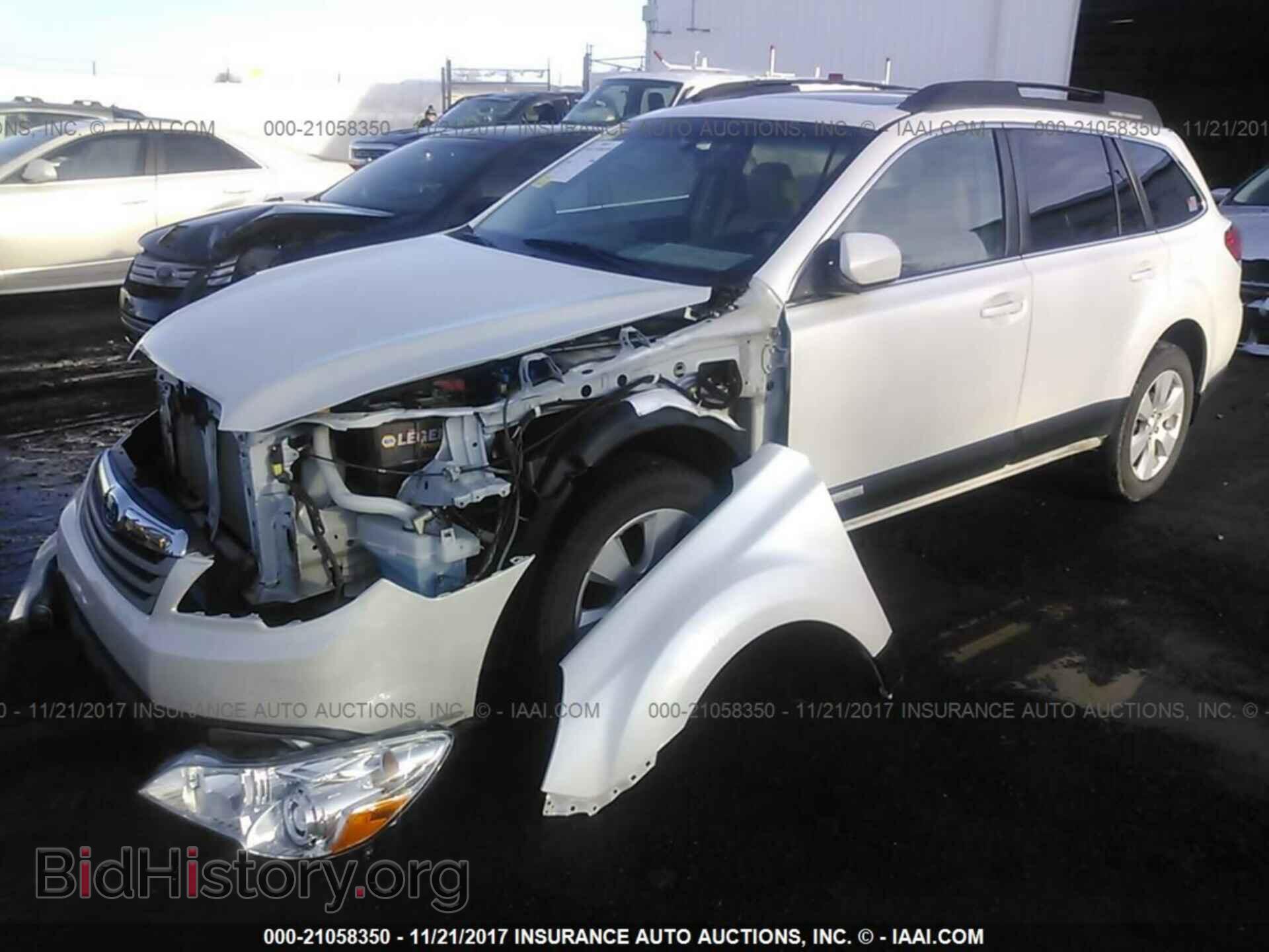 2011 Subaru Outback - VIN: 4S4BRCKC8B3421601 - Фото 2
