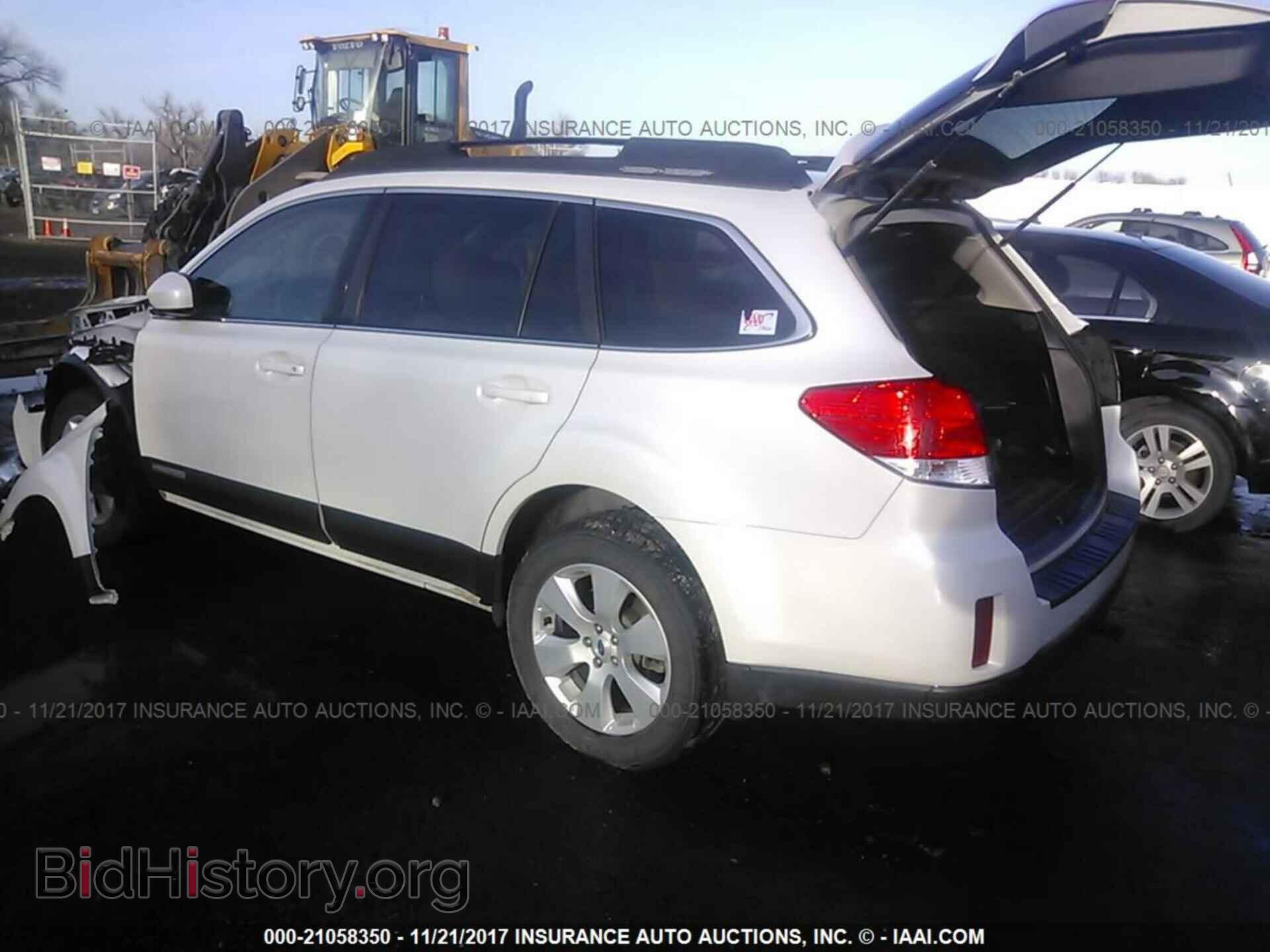 2011 Subaru Outback - VIN: 4S4BRCKC8B3421601 - Фото 3