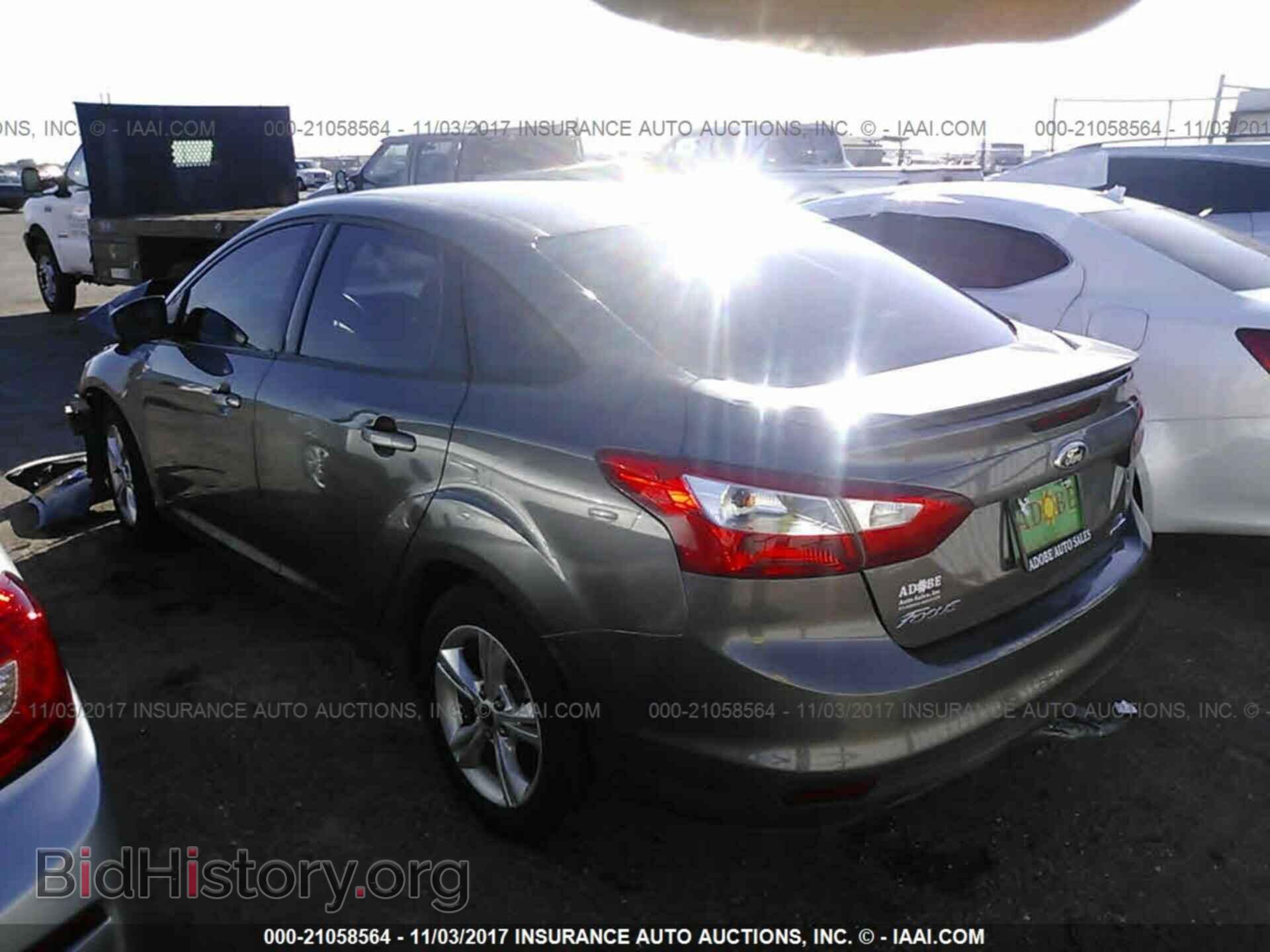 2012 Ford Focus - VIN: 1FAHP3F23CL476941 - Photo 3
