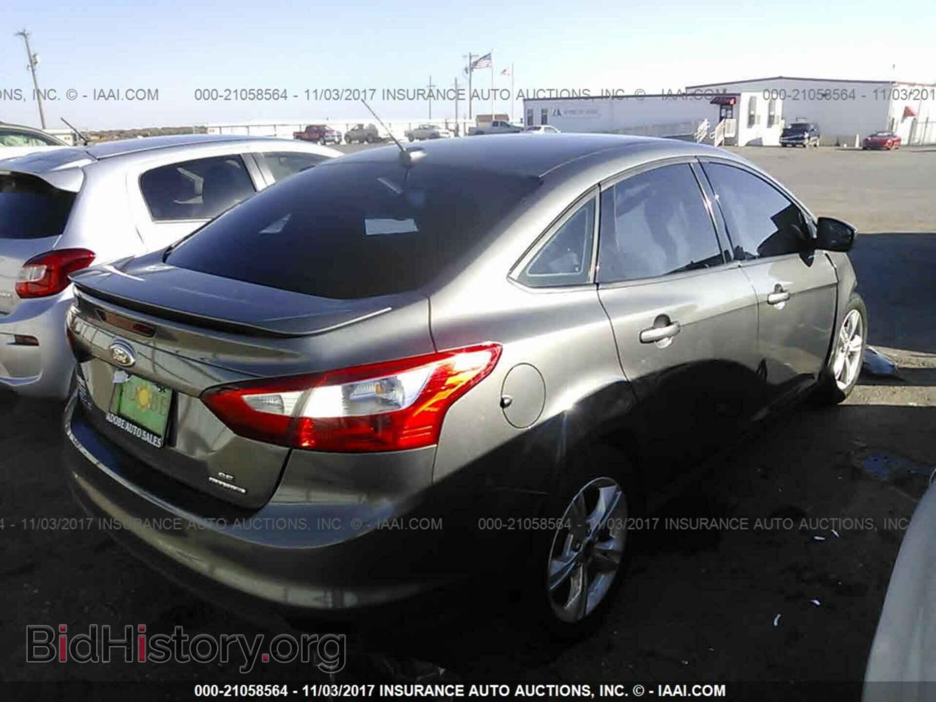 2012 Ford Focus - VIN: 1FAHP3F23CL476941 - Photo 4