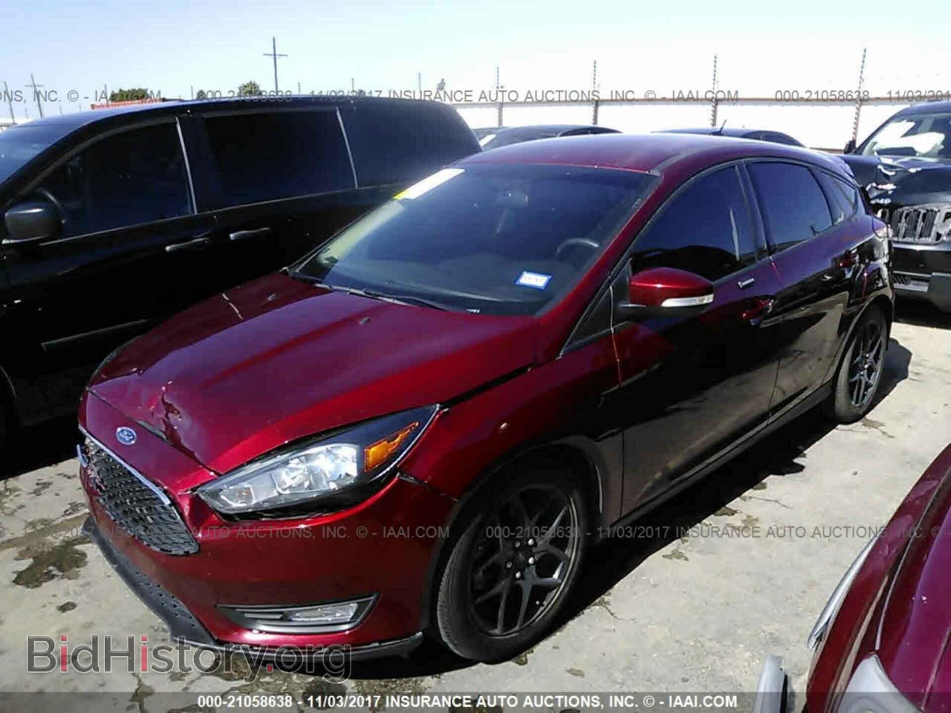 2016 Ford Focus - VIN: 1FADP3K26GL212395 - Photo 2