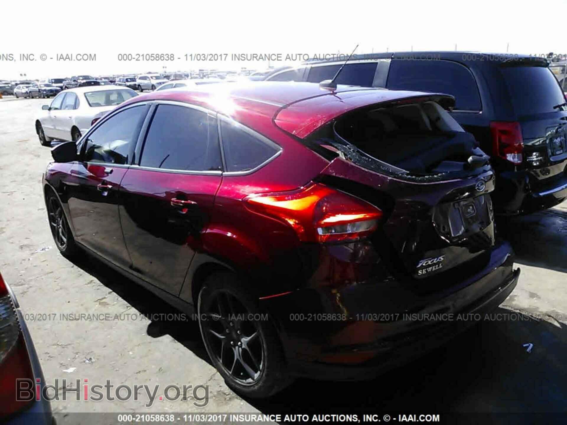 2016 Ford Focus - VIN: 1FADP3K26GL212395 - Photo 3