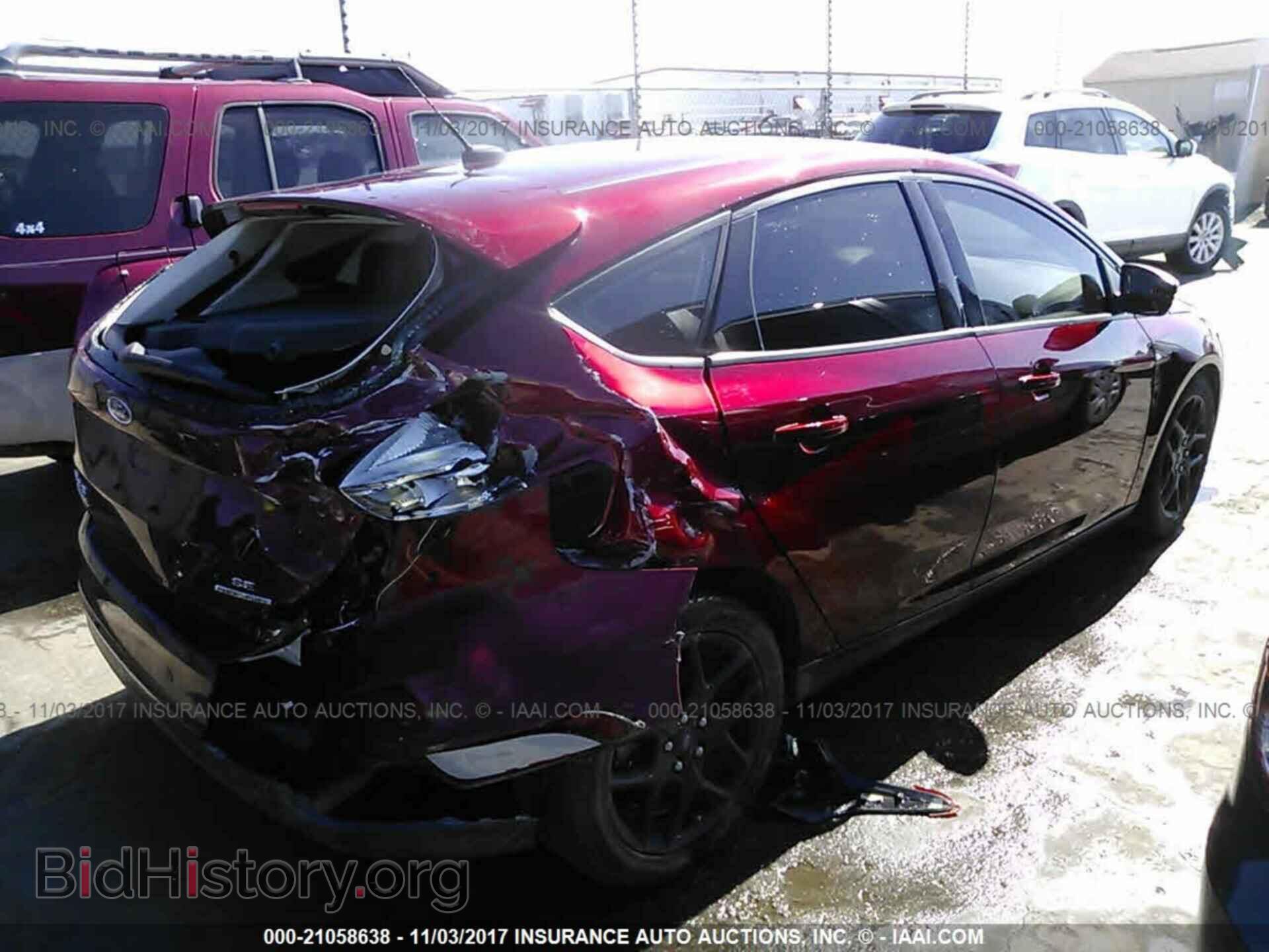 2016 Ford Focus - VIN: 1FADP3K26GL212395 - Photo 4