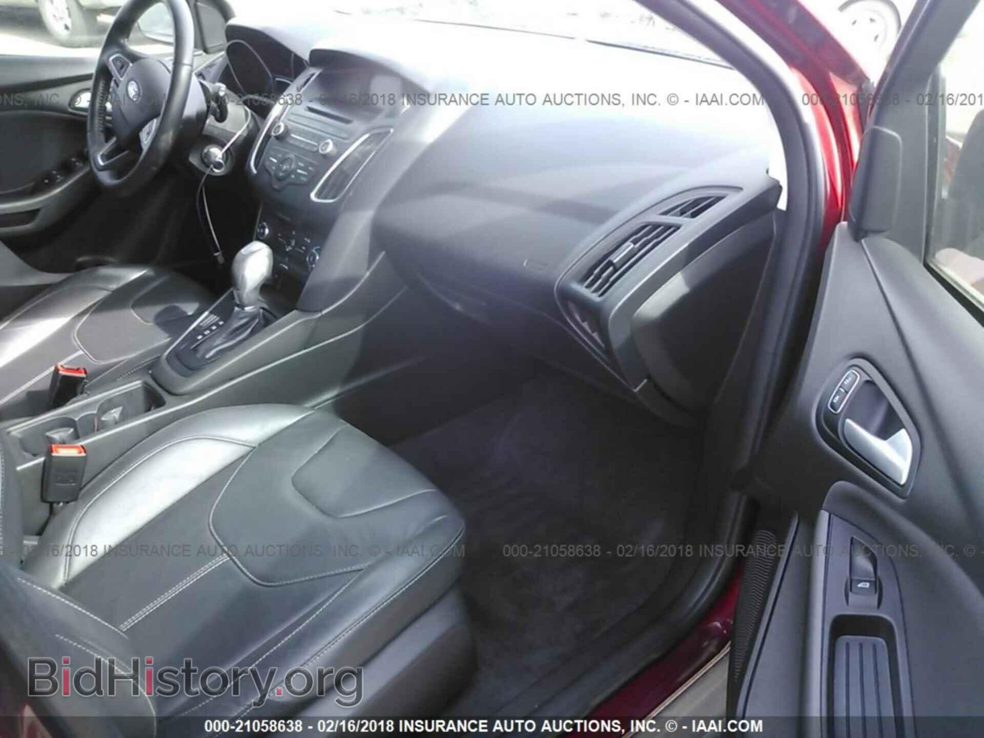 2016 Ford Focus - VIN: 1FADP3K26GL212395 - Photo 5