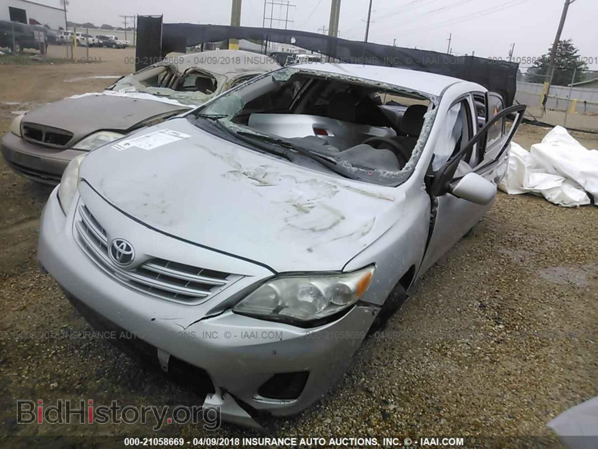 2013 Toyota Corolla - VIN: 5YFBU4EE4DP085882 - Photo 2