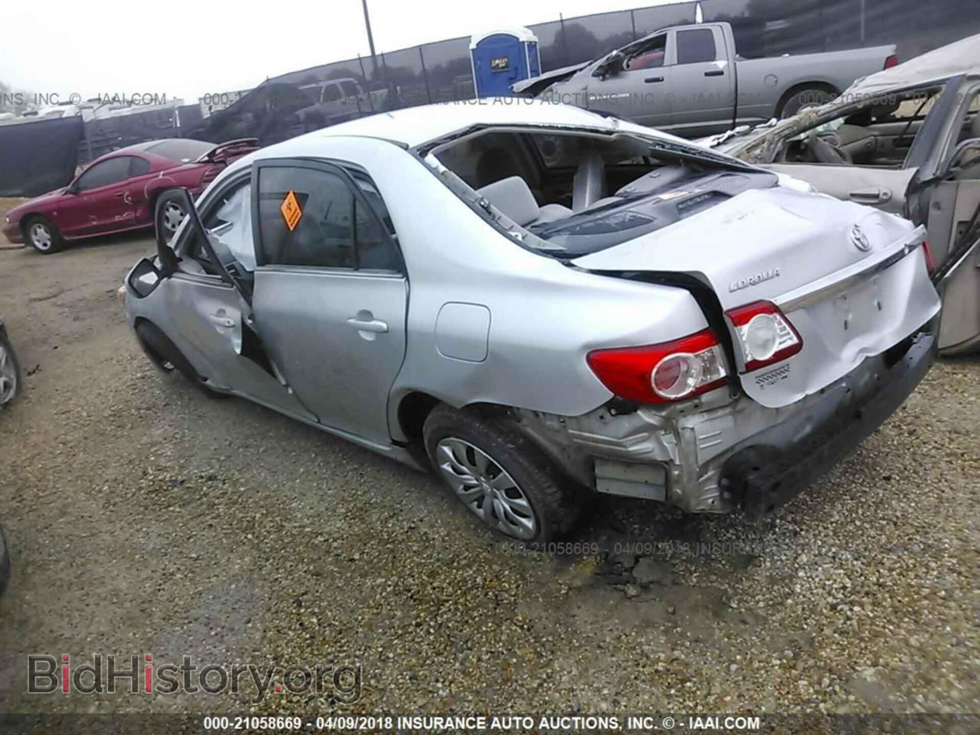 2013 Toyota Corolla - VIN: 5YFBU4EE4DP085882 - Photo 3