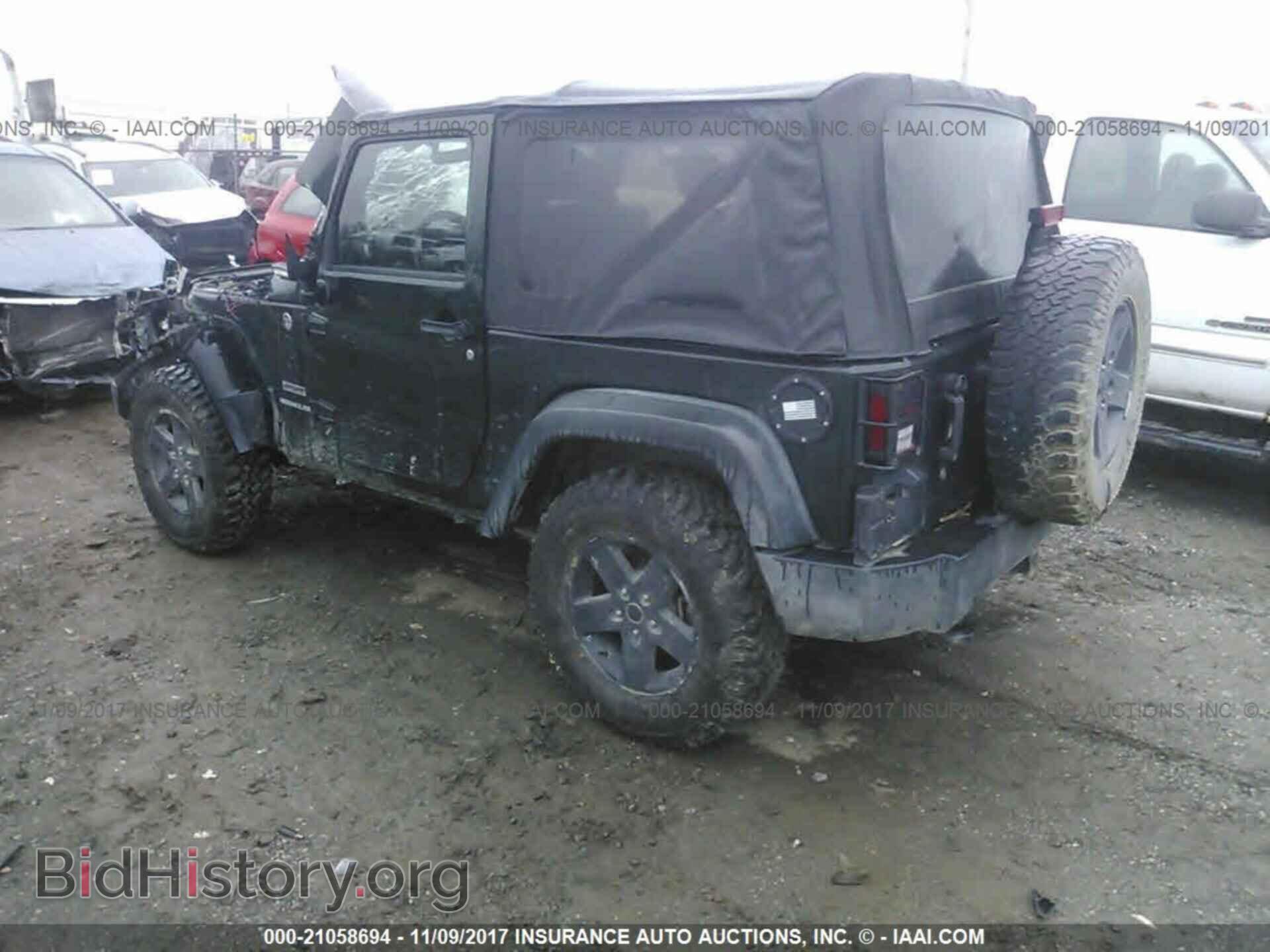 2011 Jeep Wrangler - VIN: 1J4AA2D13BL518535 - Фото 3