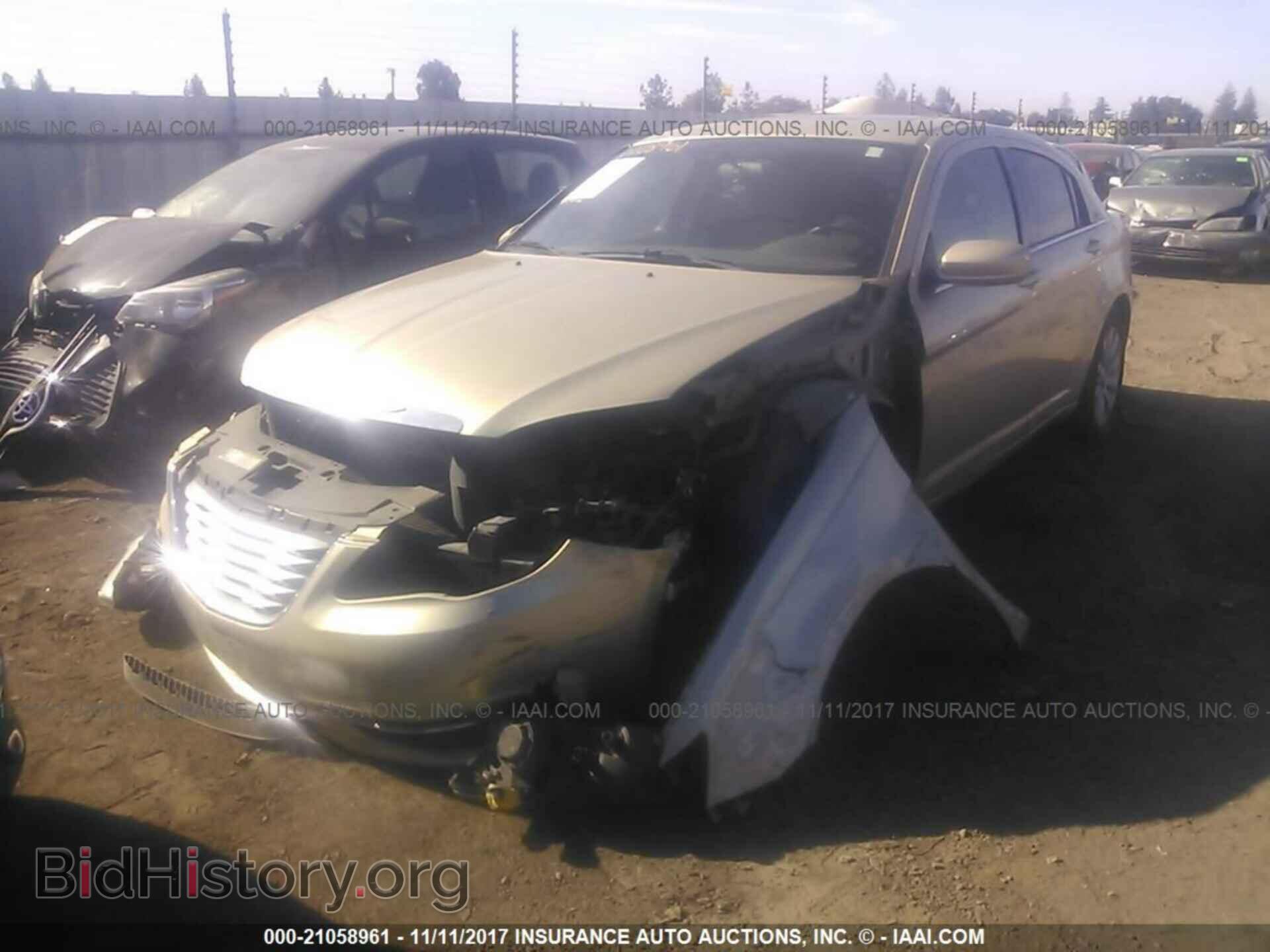 2011 Chrysler 200 - VIN: 1C3BC1FG4BN512624 - Photo 2