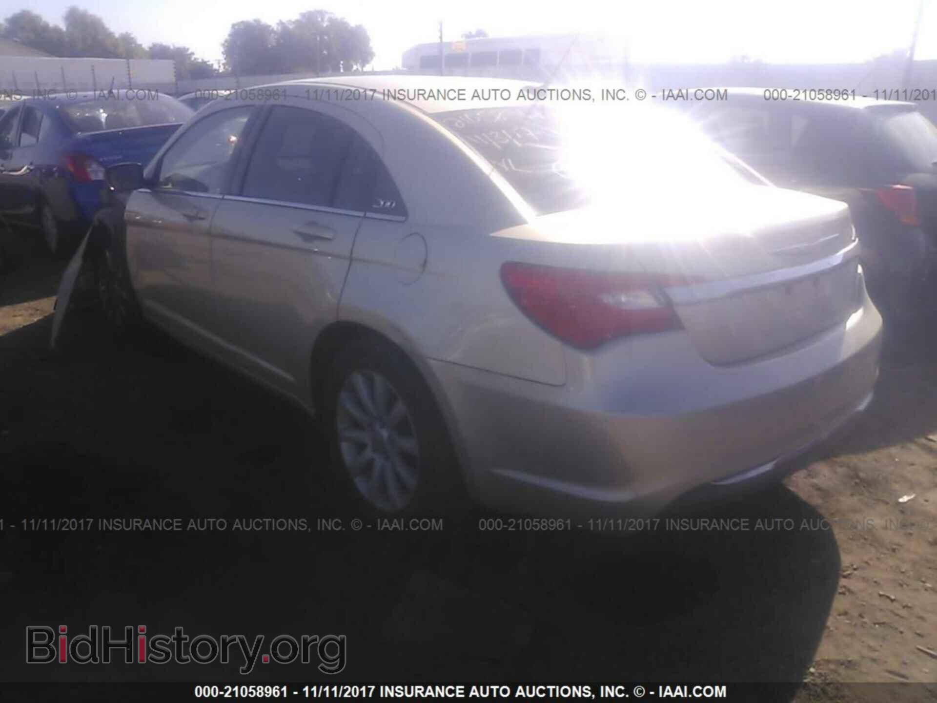 2011 Chrysler 200 - VIN: 1C3BC1FG4BN512624 - Photo 3