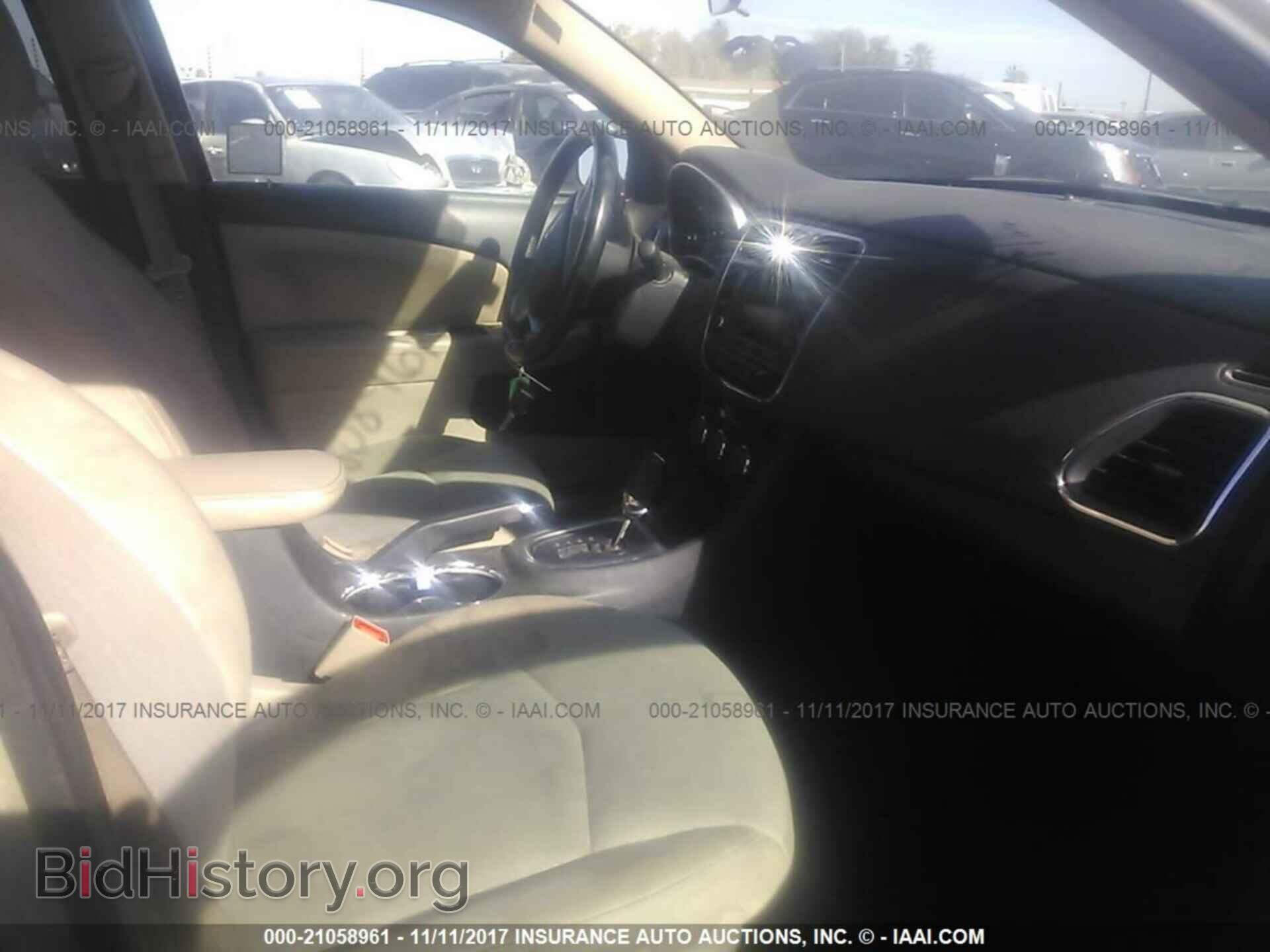 2011 Chrysler 200 - VIN: 1C3BC1FG4BN512624 - Photo 5