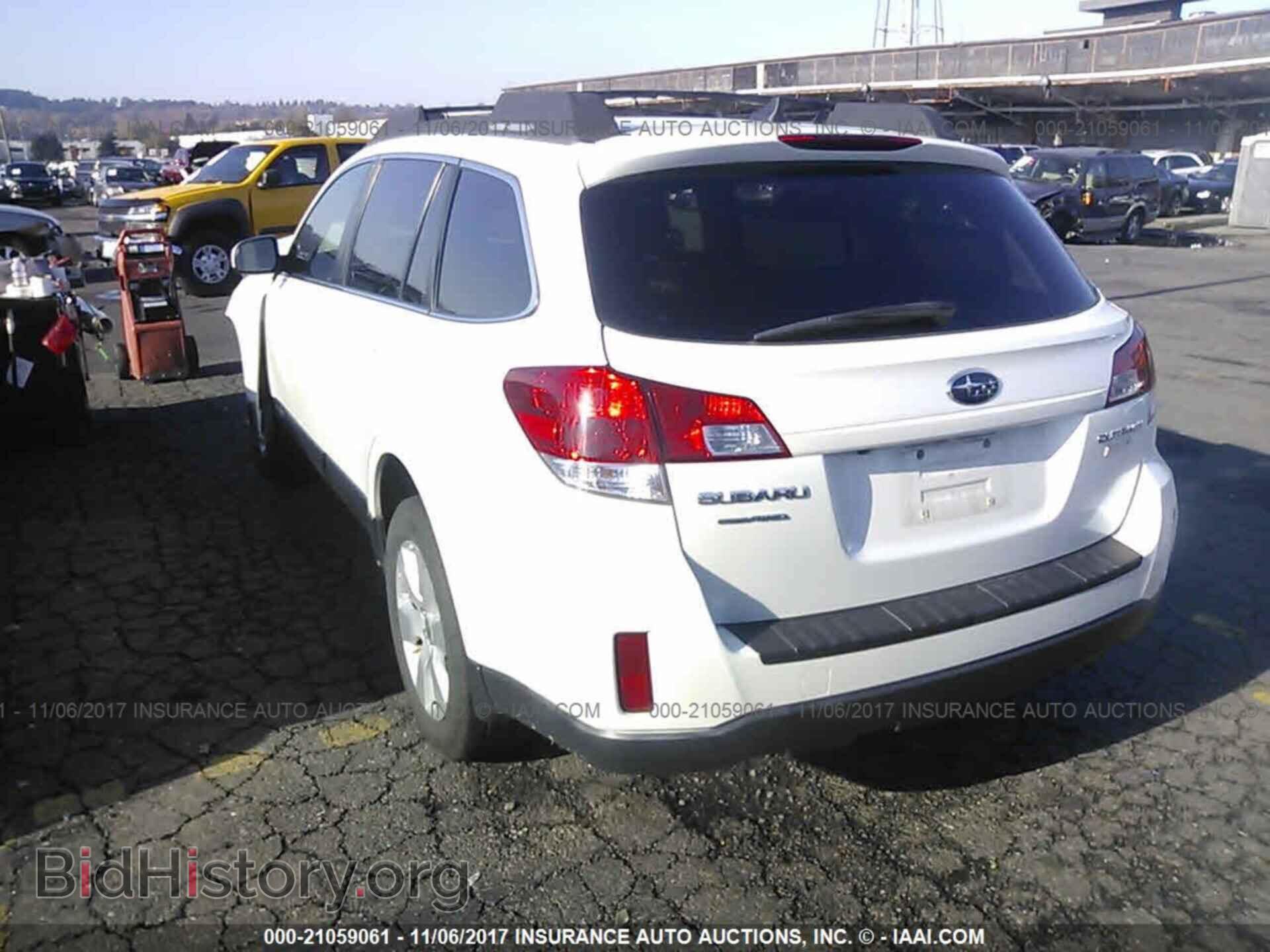 2011 Subaru Outback - VIN: 4S4BRBKC6B3358556 - Фото 3