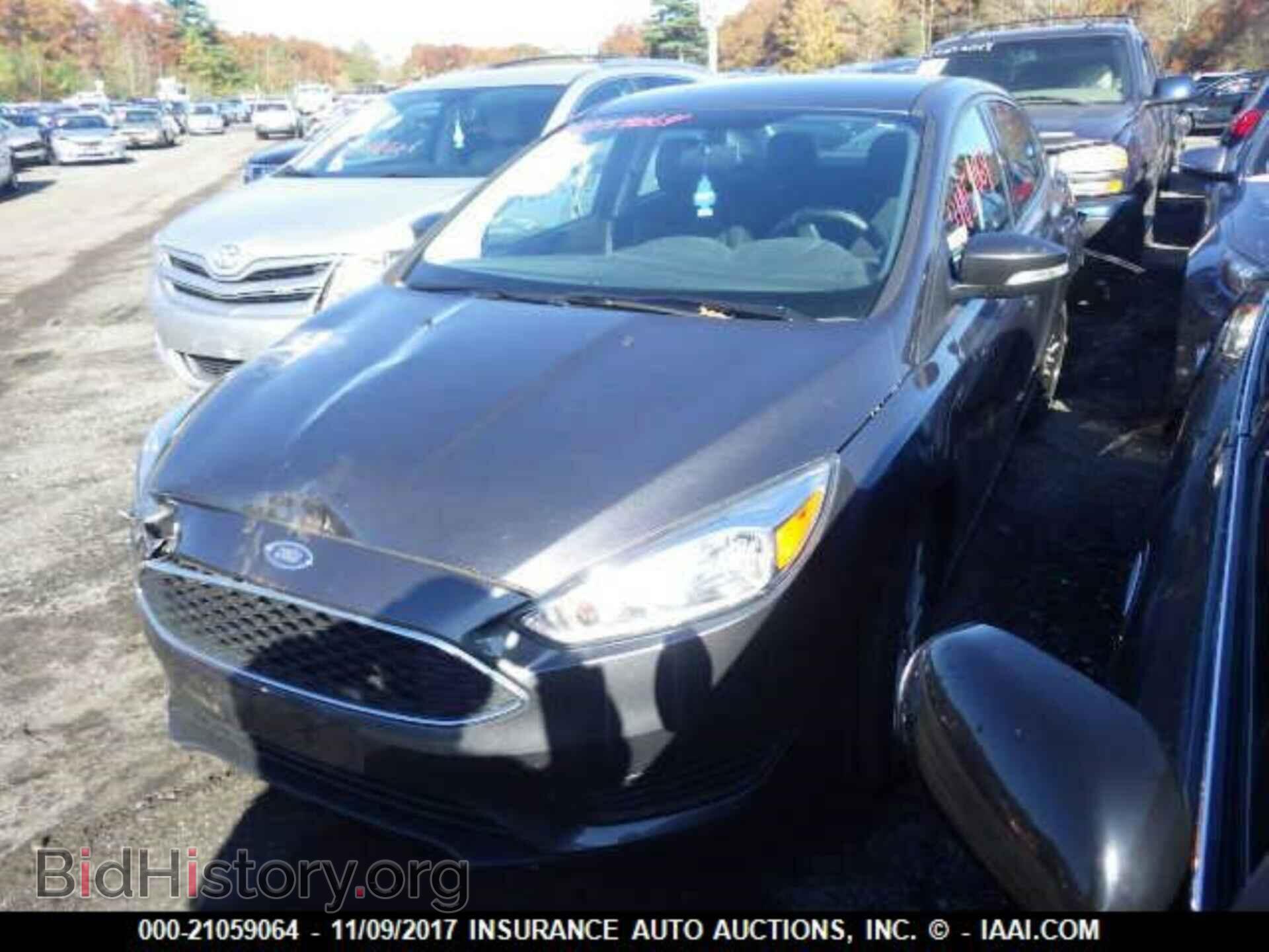 2016 Ford Focus - VIN: 1FADP3F27GL260868 - Фото 2