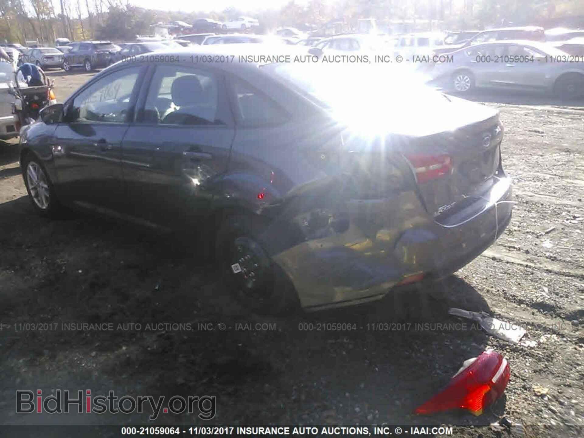 2016 Ford Focus - VIN: 1FADP3F27GL260868 - Фото 3