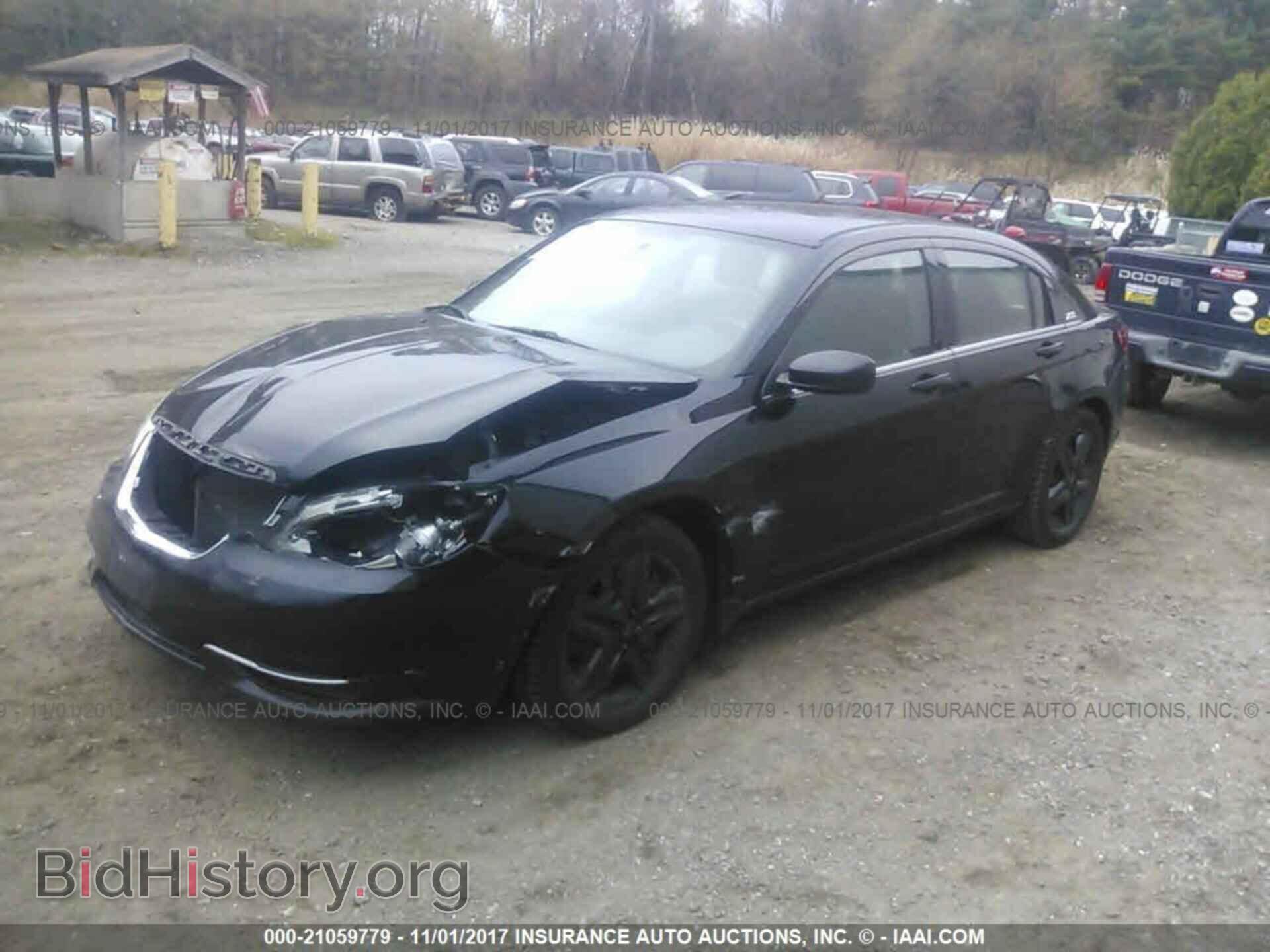 2013 Chrysler 200 - VIN: 1C3CCBAB9DN642441 - Photo 2