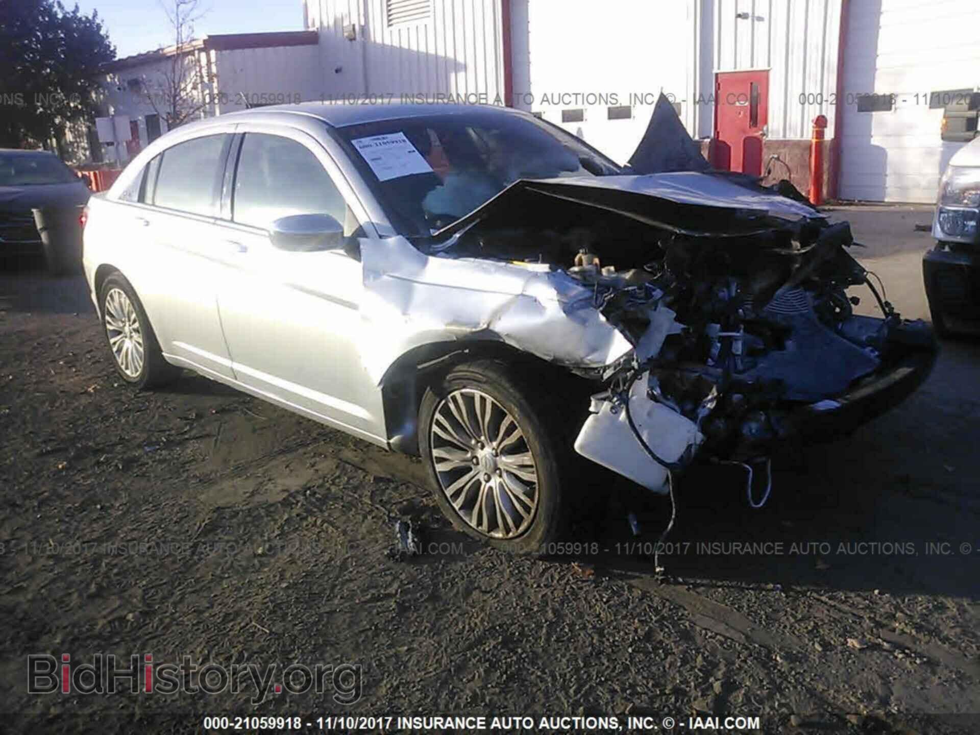 Photo 1C3BC2FB6BN583186 - Chrysler 200 2011