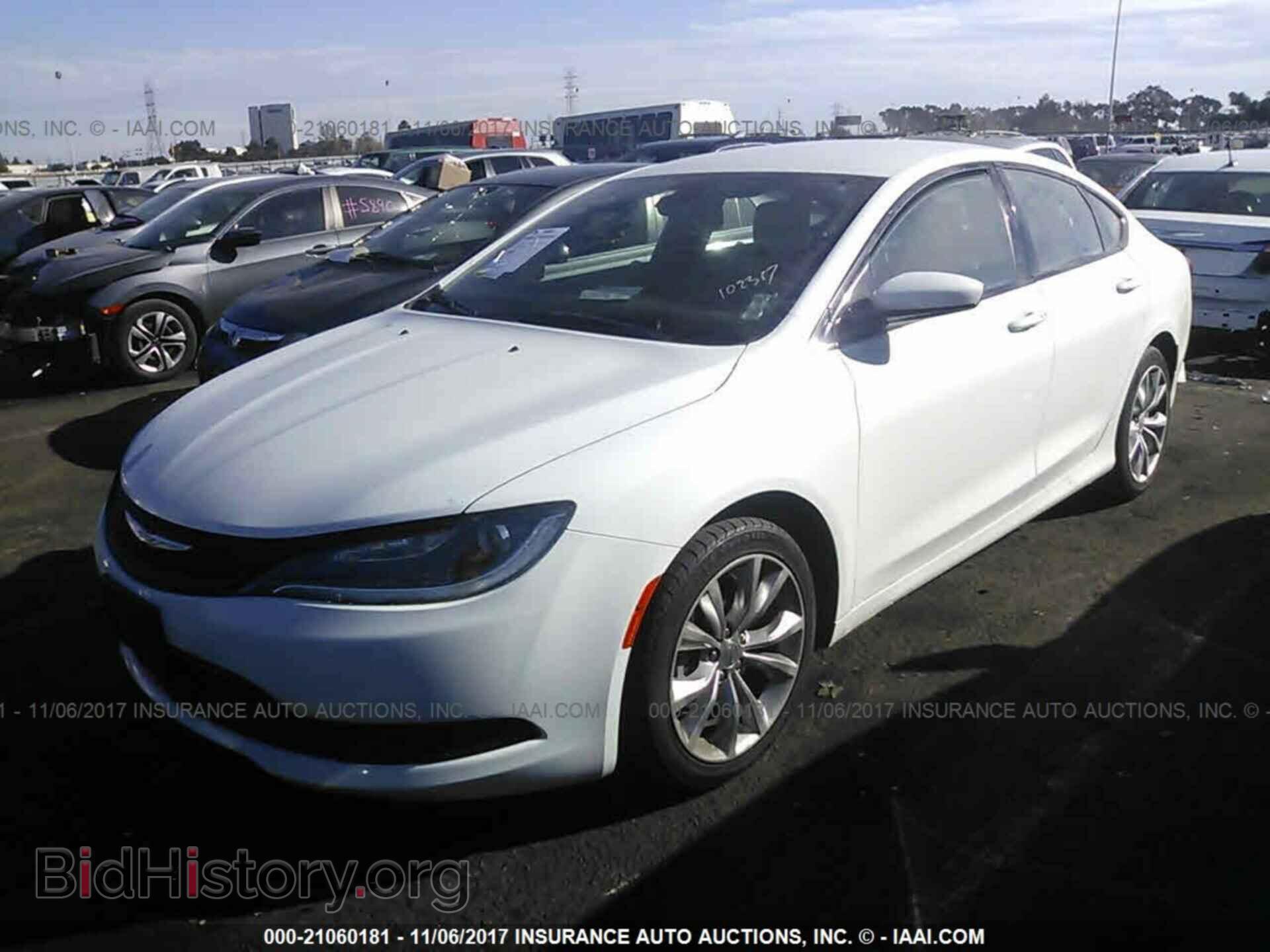 2015 Chrysler 200 - VIN: 1C3CCCBB4FN666881 - Photo 2