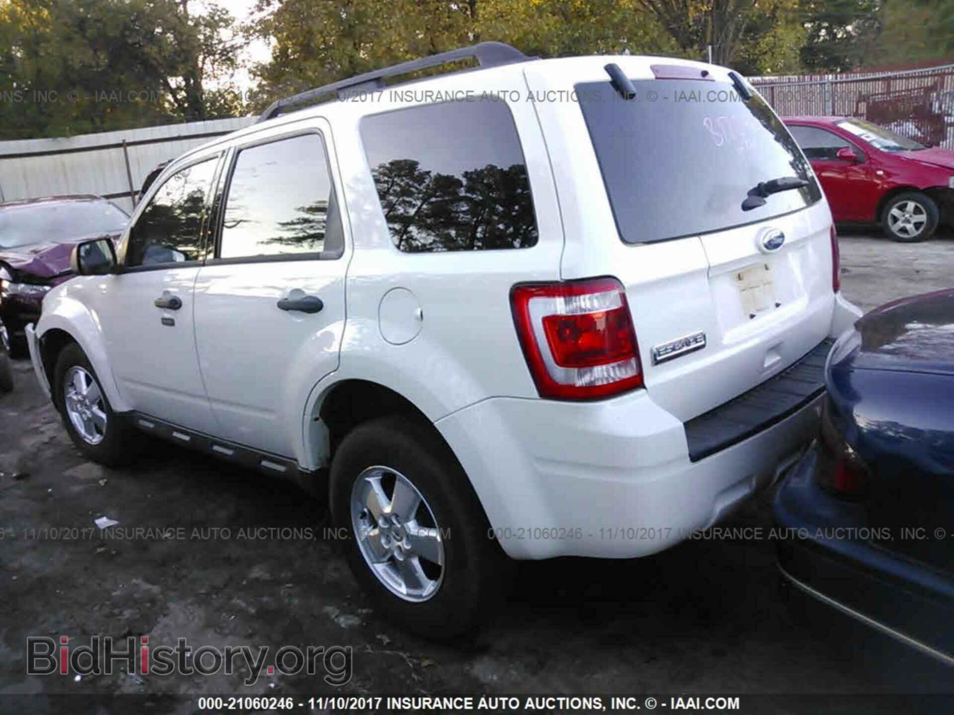 2012 Ford Escape - VIN: 1FMCU9D75CKB55807 - Photo 3