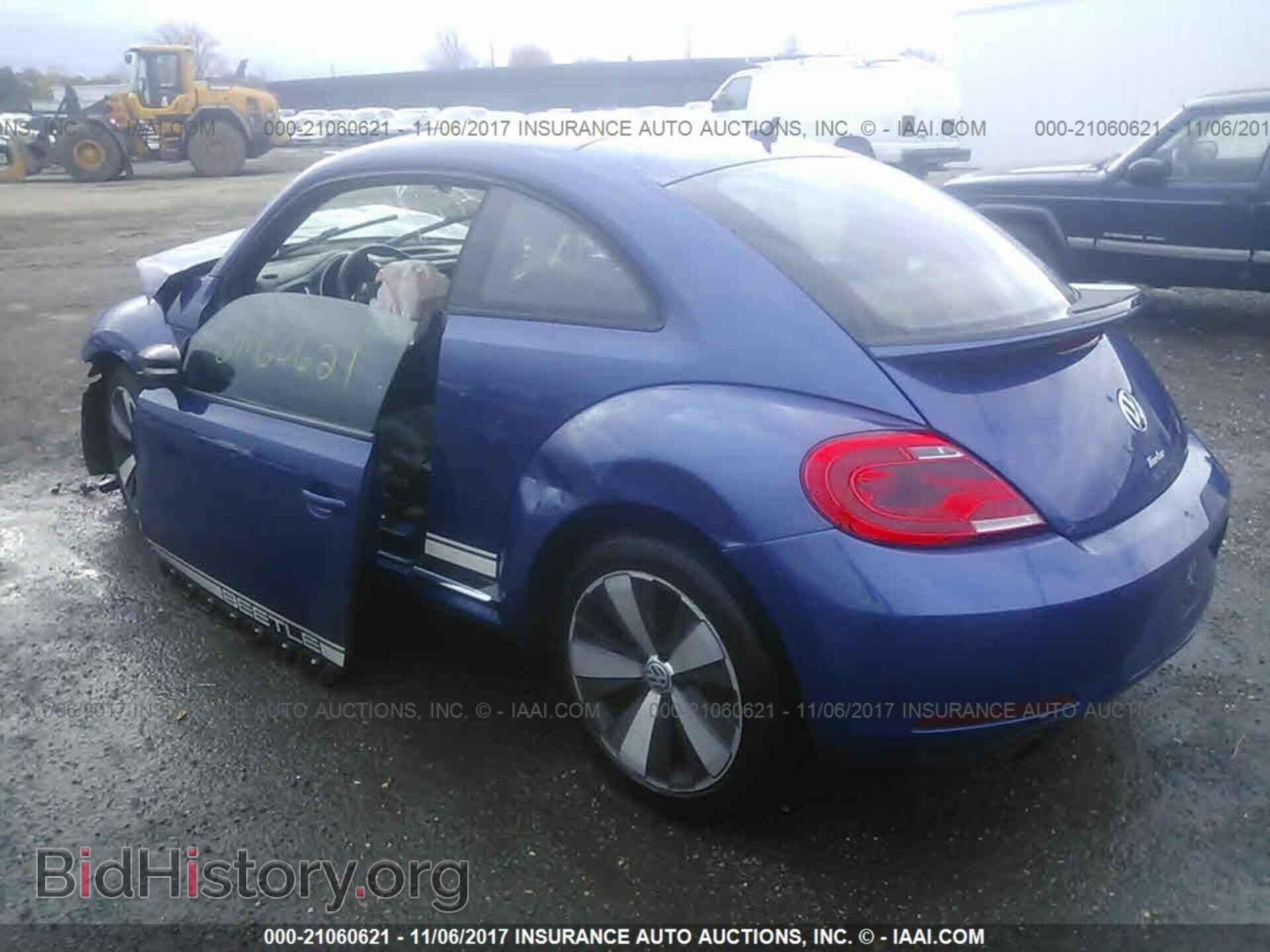 2012 Volkswagen Beetle - VIN: 3VWVA7AT1CM618155 - Фото 3
