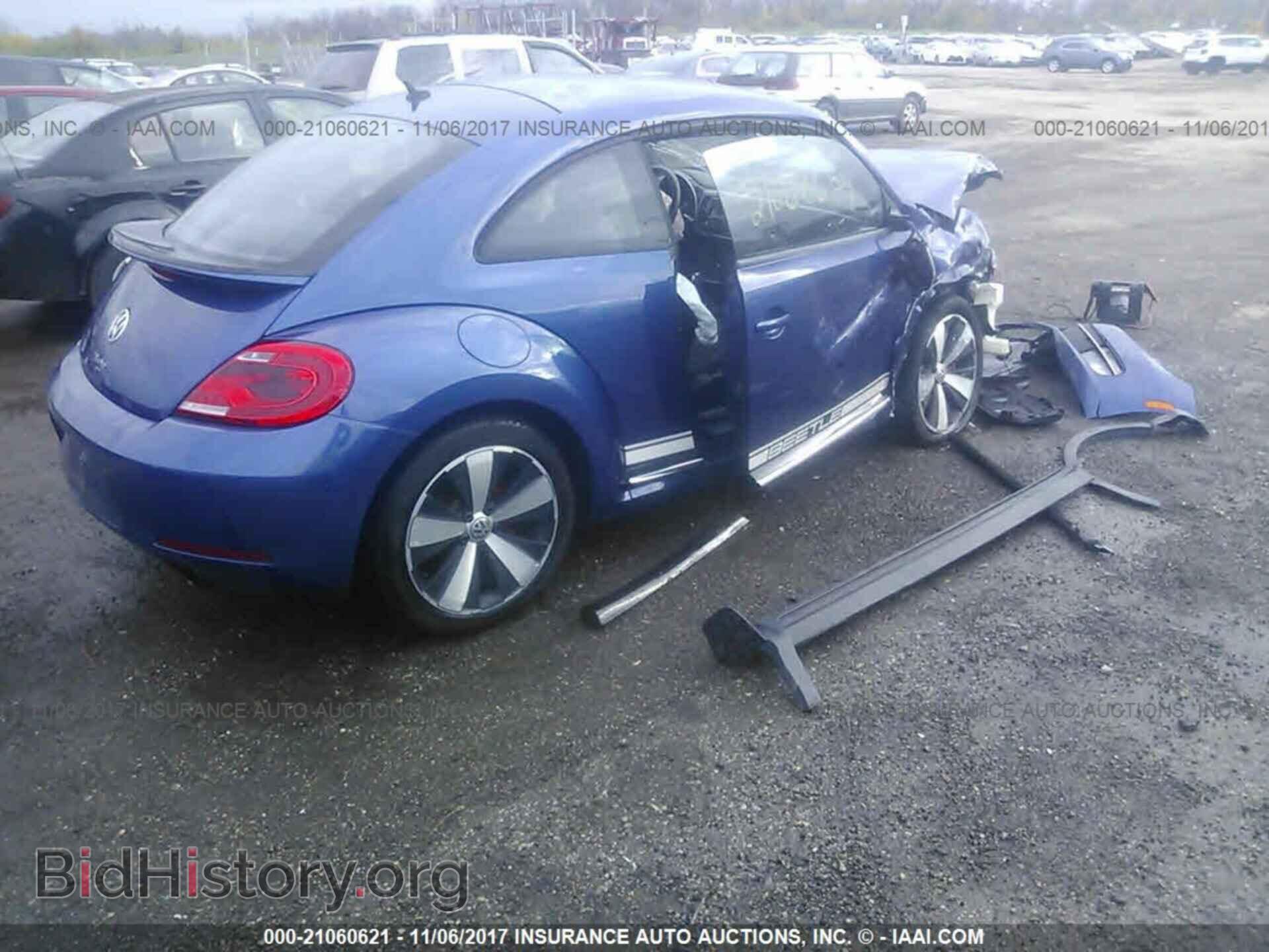 2012 Volkswagen Beetle - VIN: 3VWVA7AT1CM618155 - Фото 4