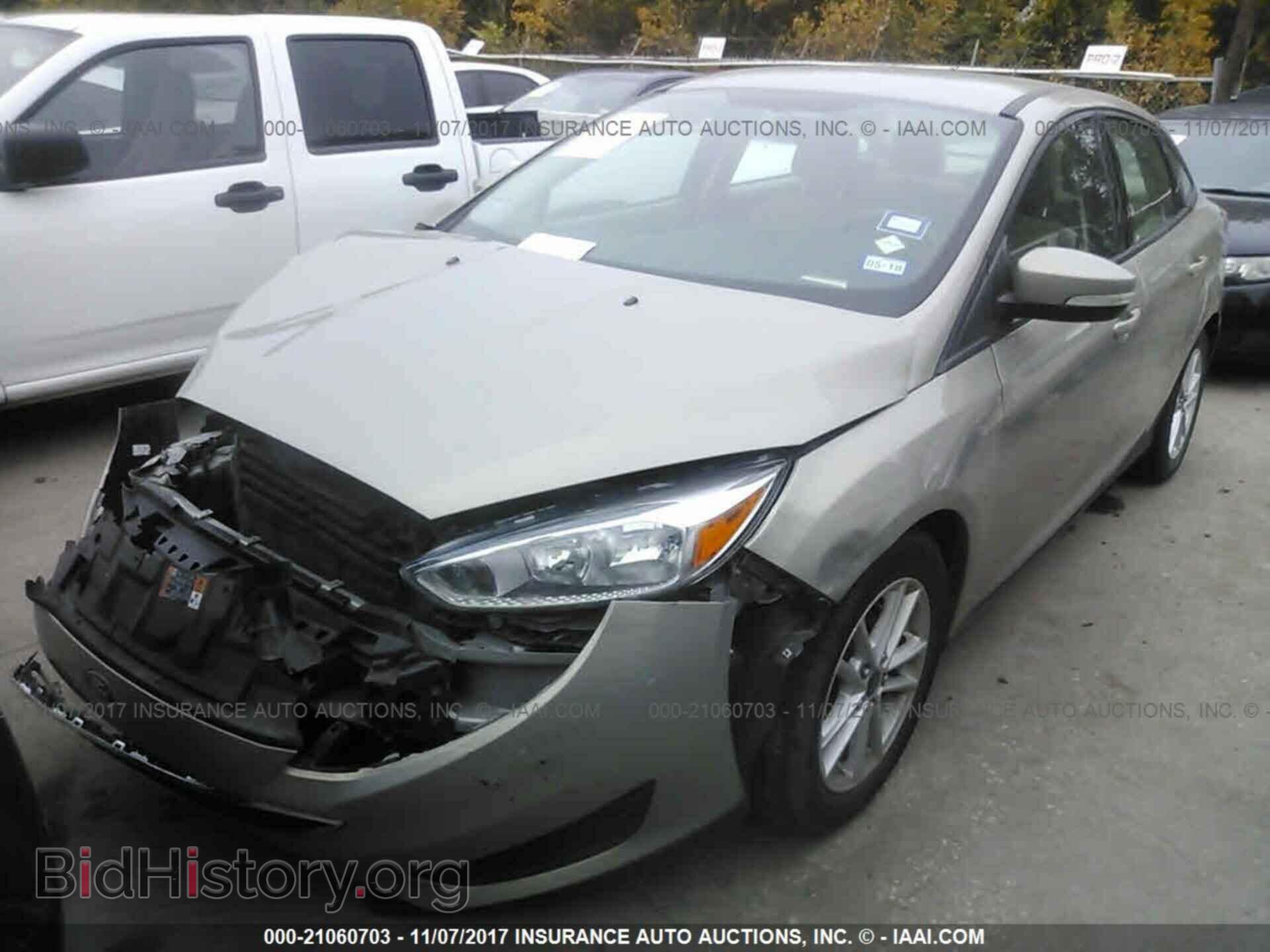 2015 Ford Focus - VIN: 1FADP3F22FL299561 - Photo 2