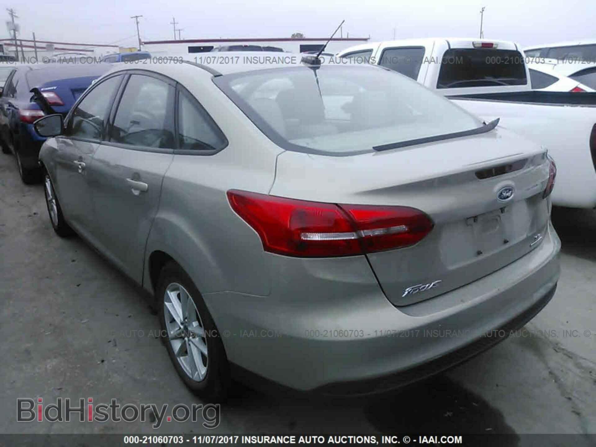 2015 Ford Focus - VIN: 1FADP3F22FL299561 - Photo 3