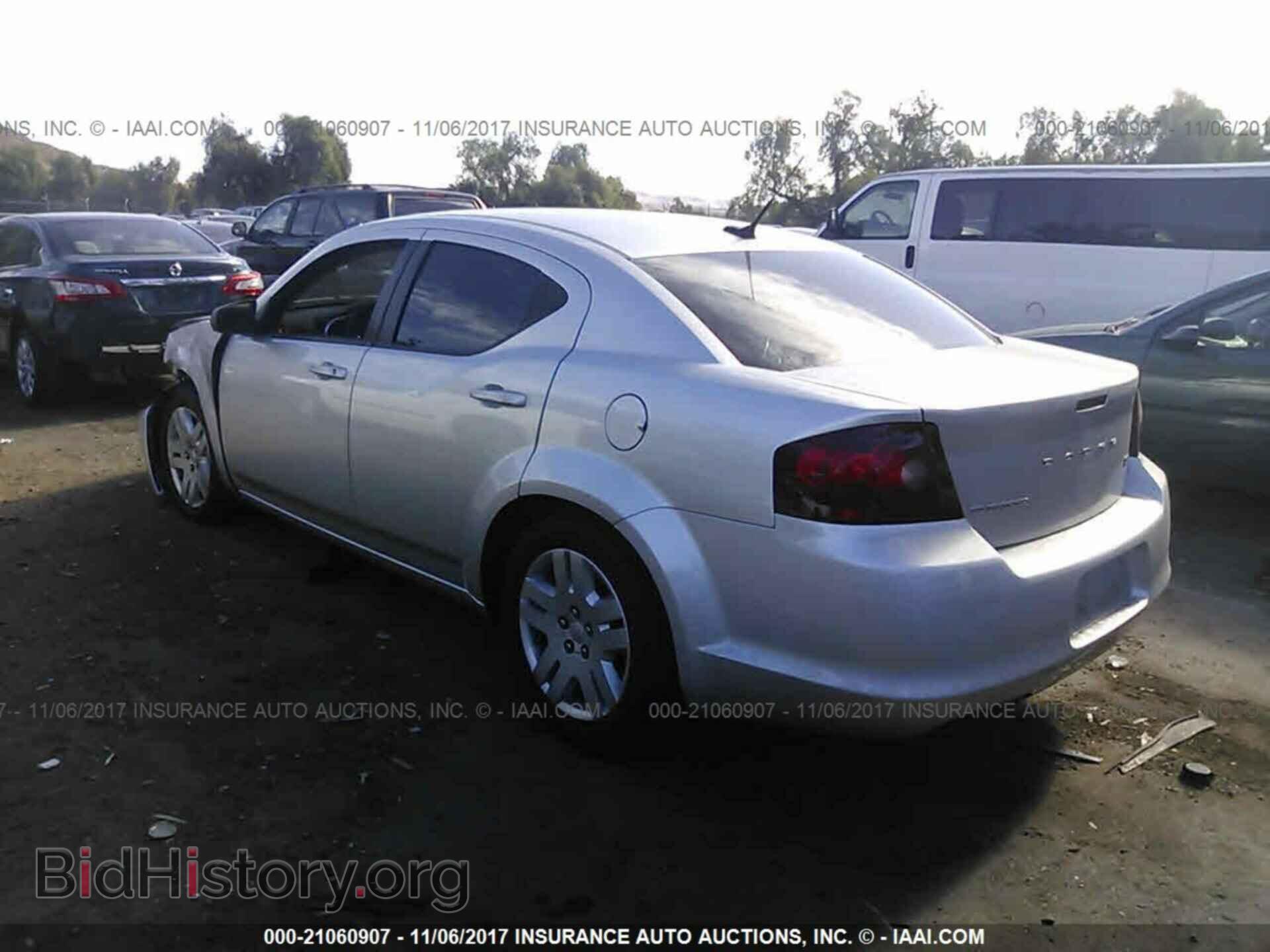 2011 Dodge Avenger - VIN: 1B3BD4FG6BN537441 - Photo 3