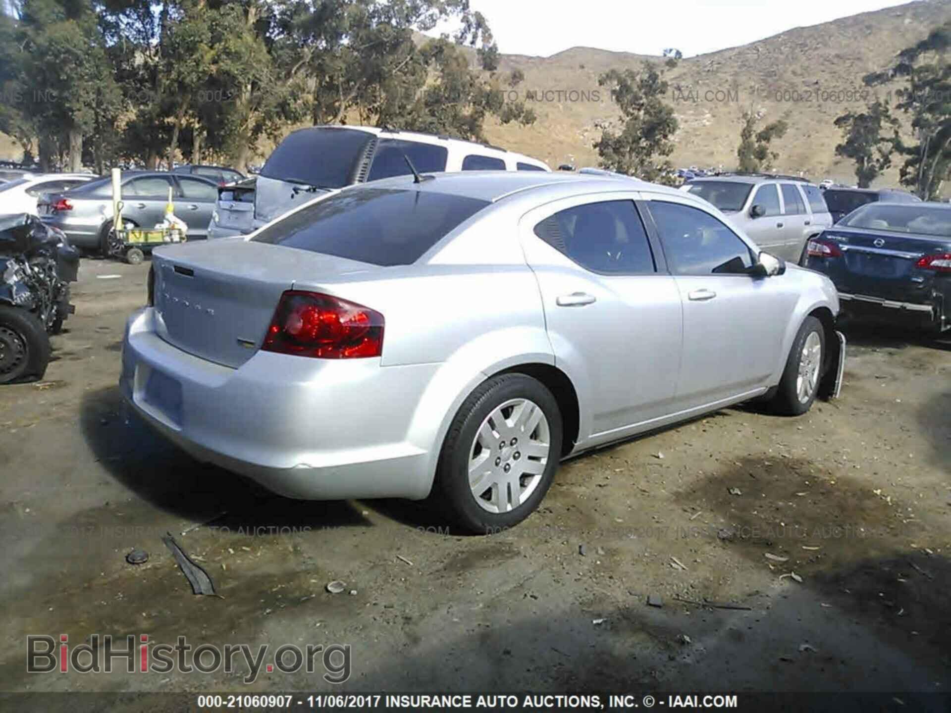 2011 Dodge Avenger - VIN: 1B3BD4FG6BN537441 - Photo 4