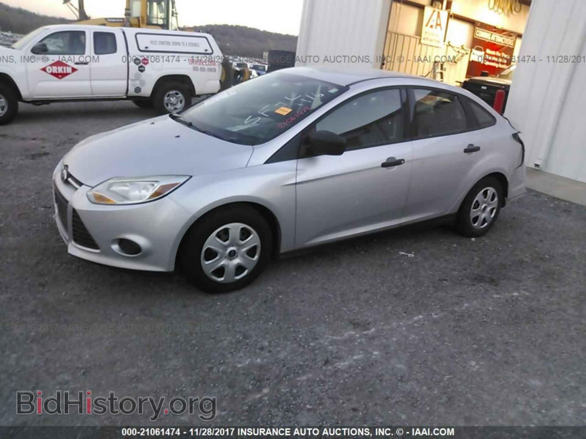 2012 Ford Focus - VIN: 1FAHP3E26CL243461 - Фото 2