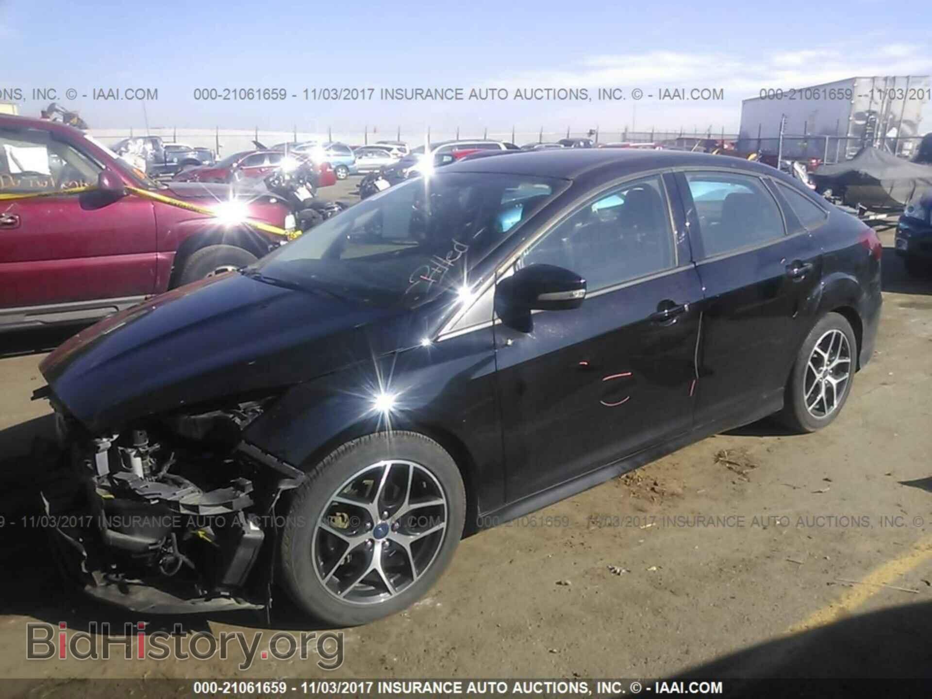 2016 Ford Focus - VIN: 1FADP3F22GL289047 - Photo 2
