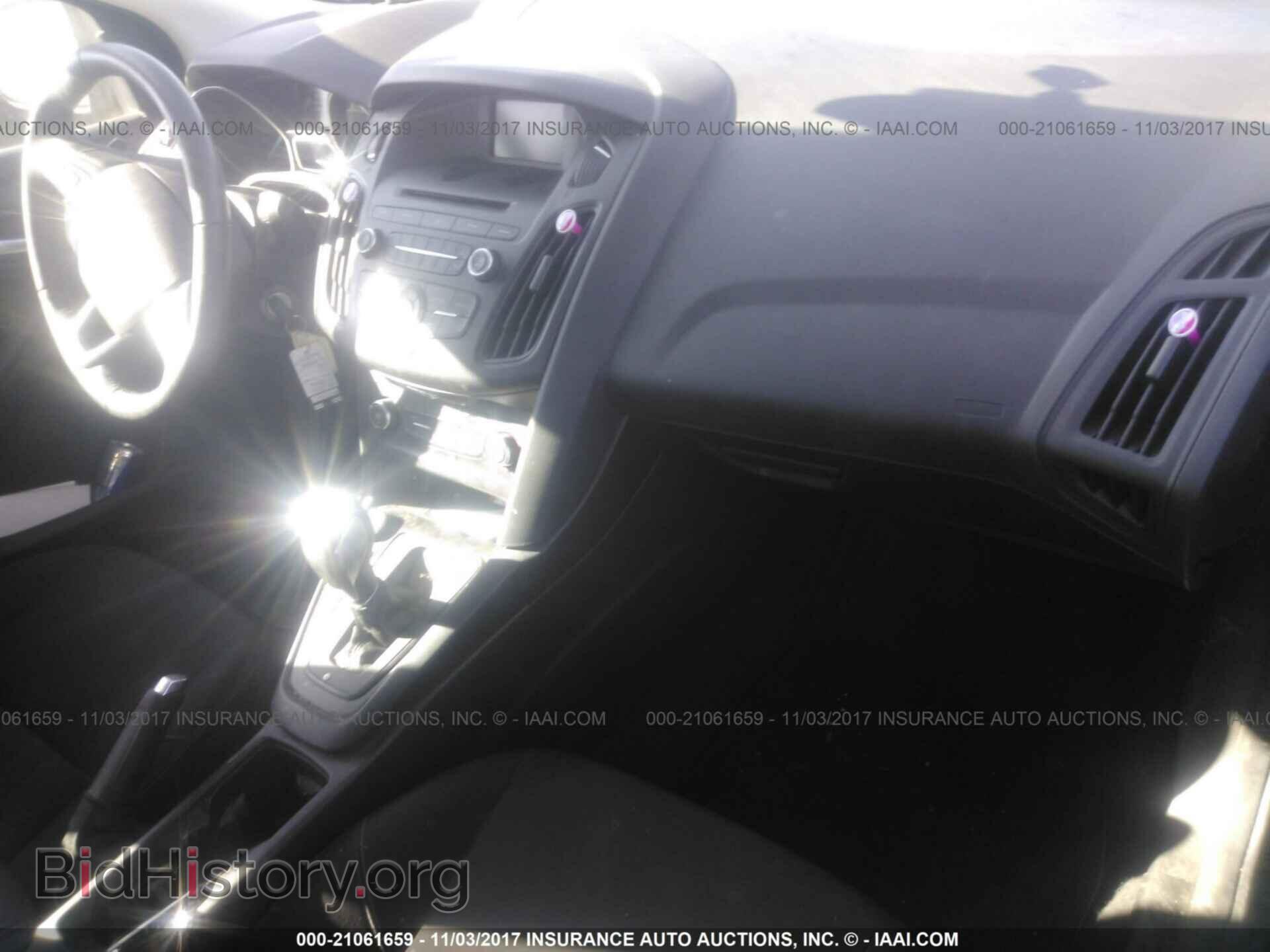 2016 Ford Focus - VIN: 1FADP3F22GL289047 - Photo 5