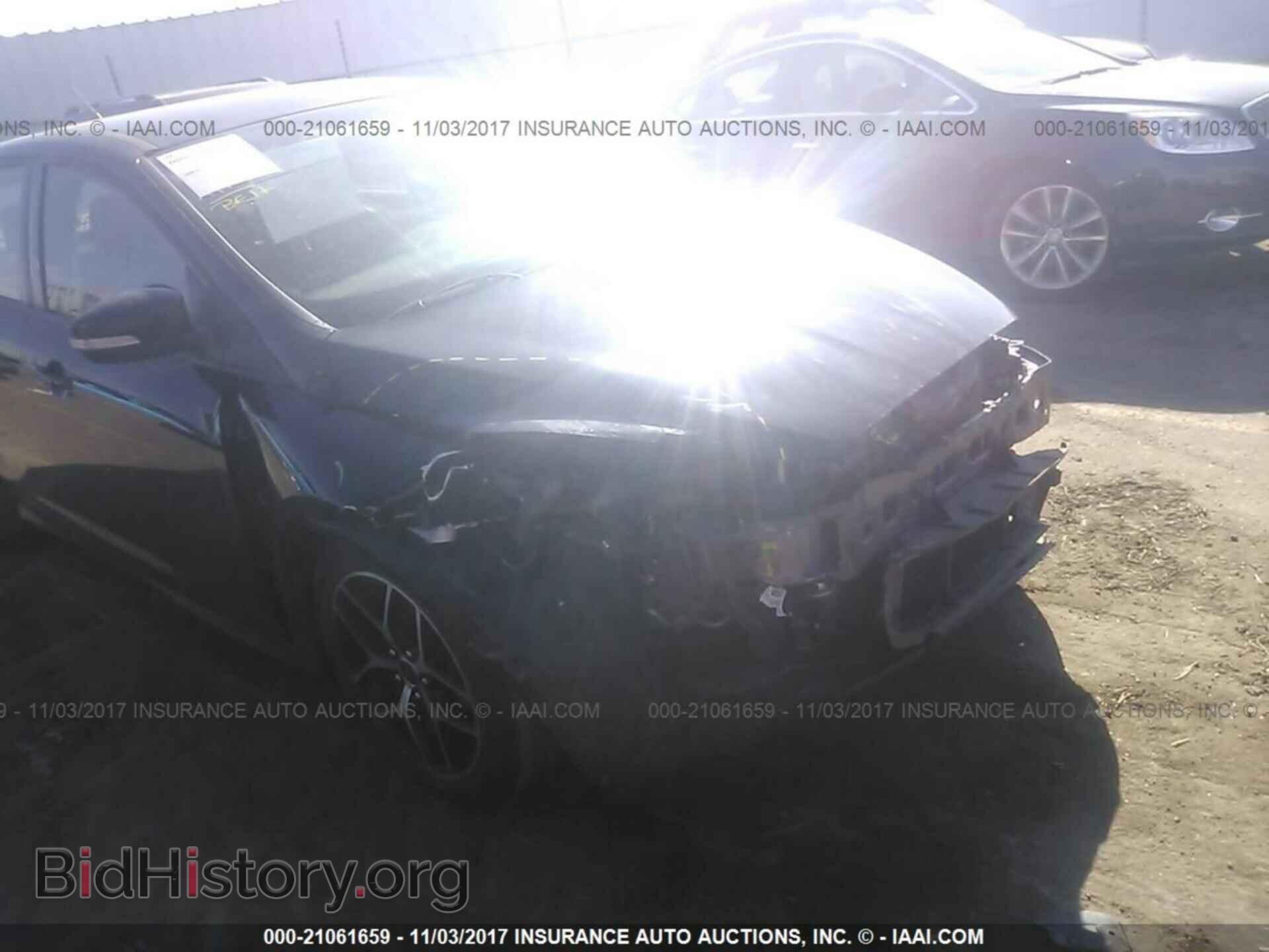 2016 Ford Focus - VIN: 1FADP3F22GL289047 - Photo 6
