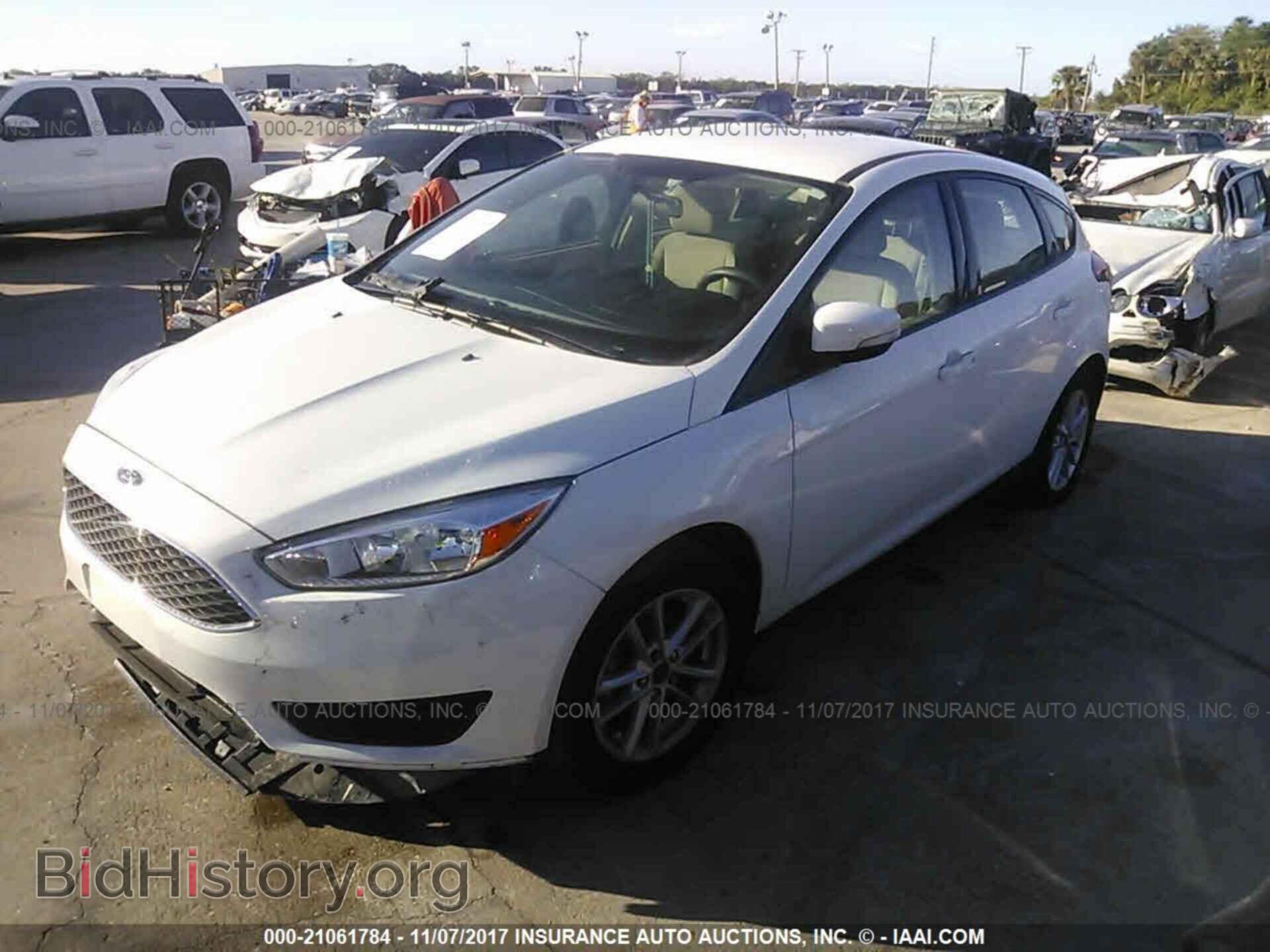 2016 Ford Focus - VIN: 1FADP3K23GL402445 - Photo 2
