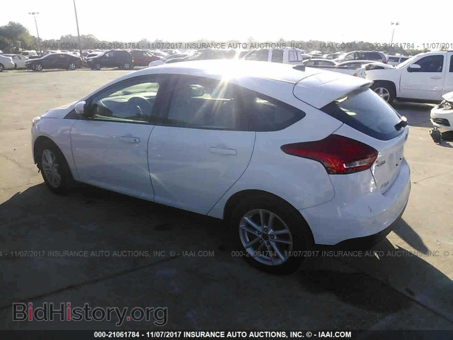 2016 Ford Focus - VIN: 1FADP3K23GL402445 - Photo 3