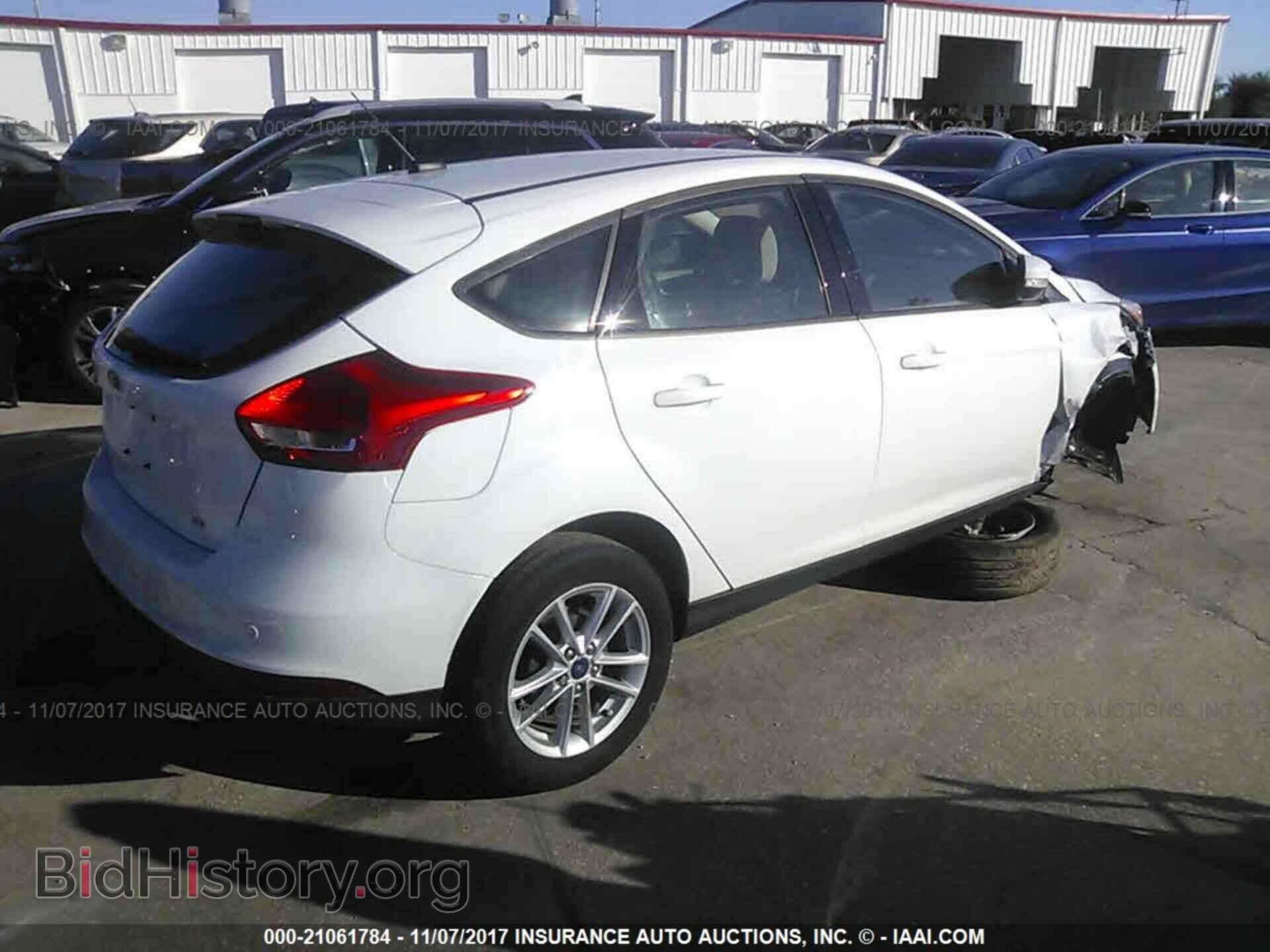 2016 Ford Focus - VIN: 1FADP3K23GL402445 - Photo 4