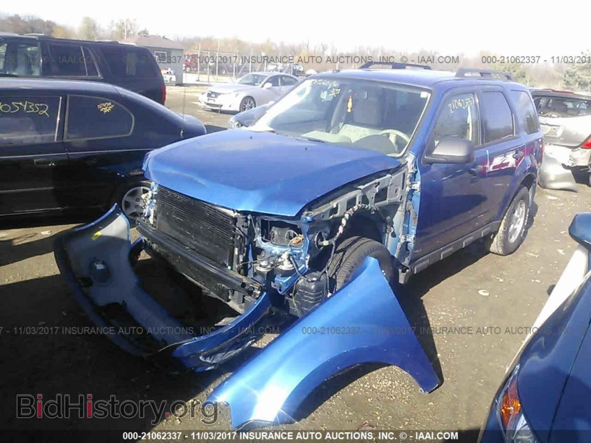 2011 Ford Escape - VIN: 1FMCU0D72BKA79733 - Фото 2